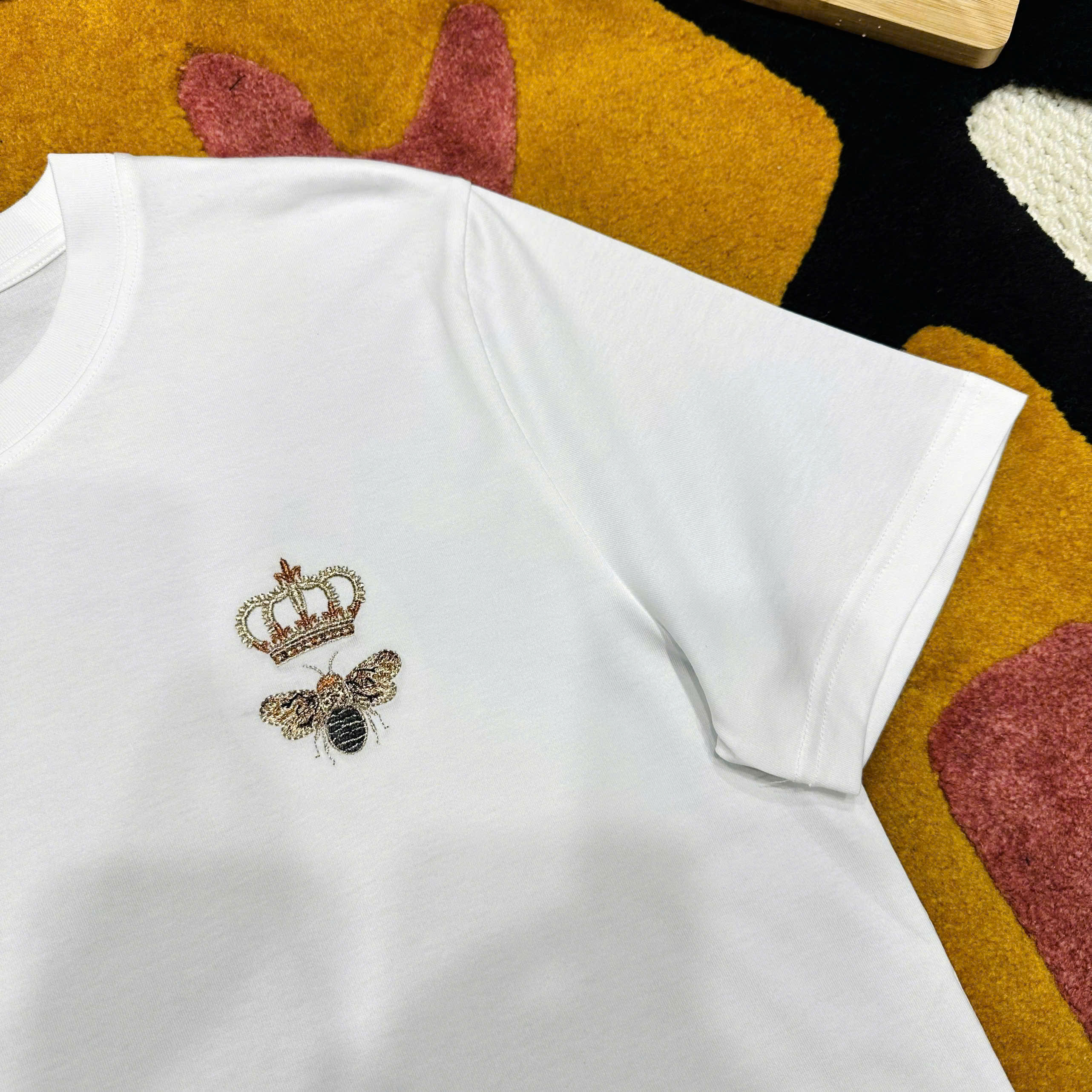 Áo phông T shirt Dolce Gabbana DG họa tiết Ong Vương Miện thêu ngực Like Auth S-L MK\Trắng