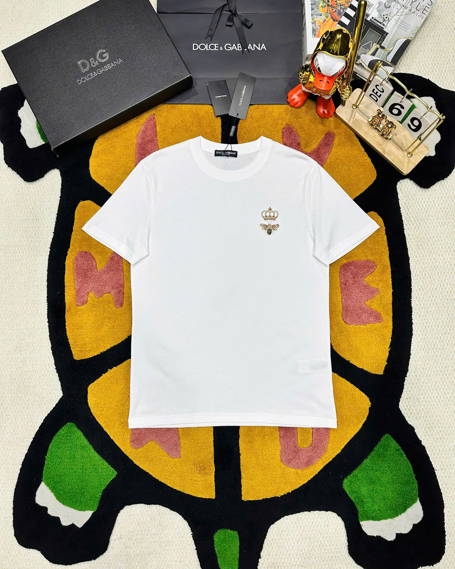 Áo phông T shirt Dolce Gabbana DG họa tiết Ong Vương Miện thêu ngực Like Auth S-L MK\Trắng