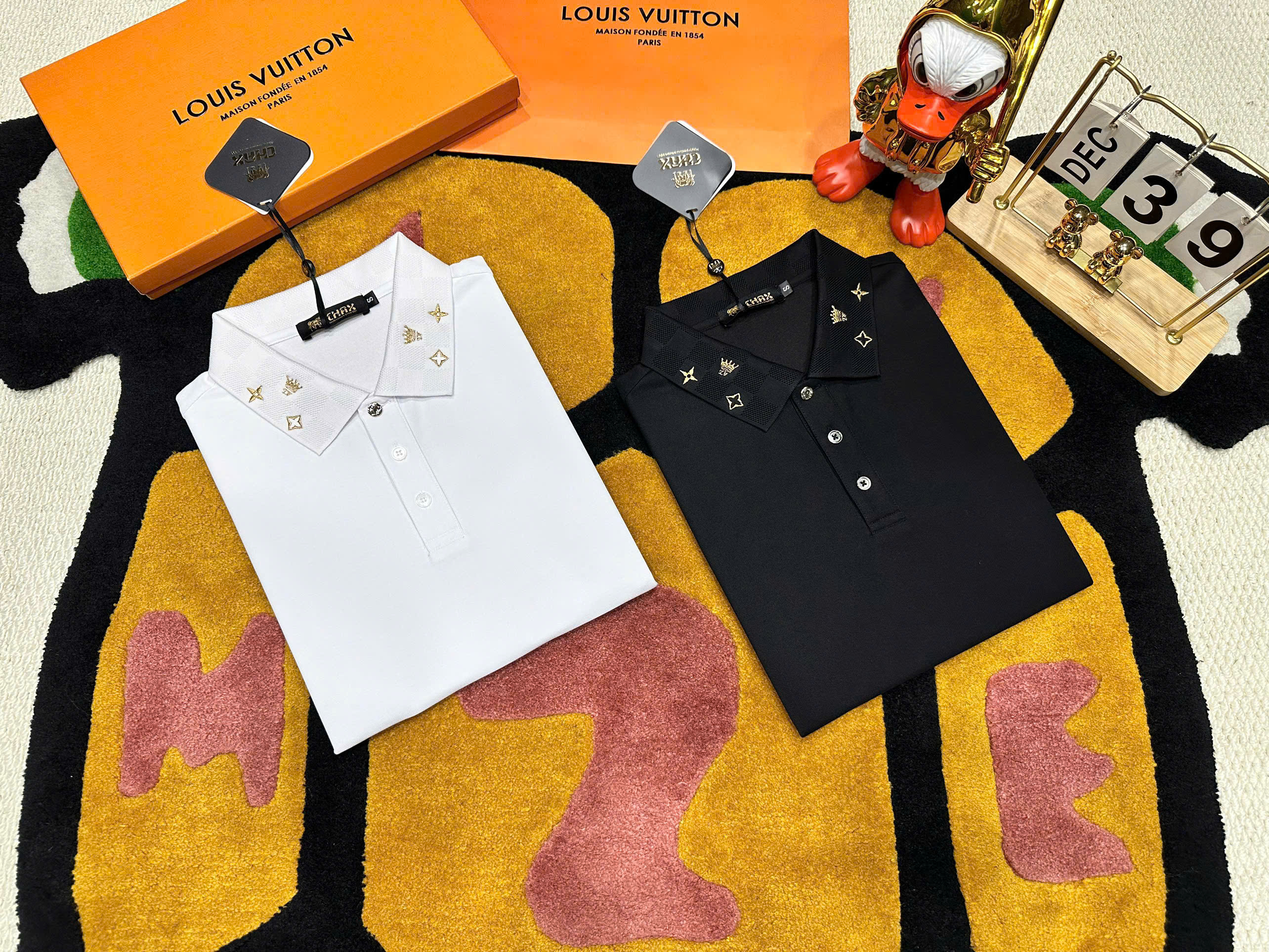 Áo polo Louis Vuitton LV logo thêu cổ Hoa và Vương Miện Like Auth S-XL MK\Trắng