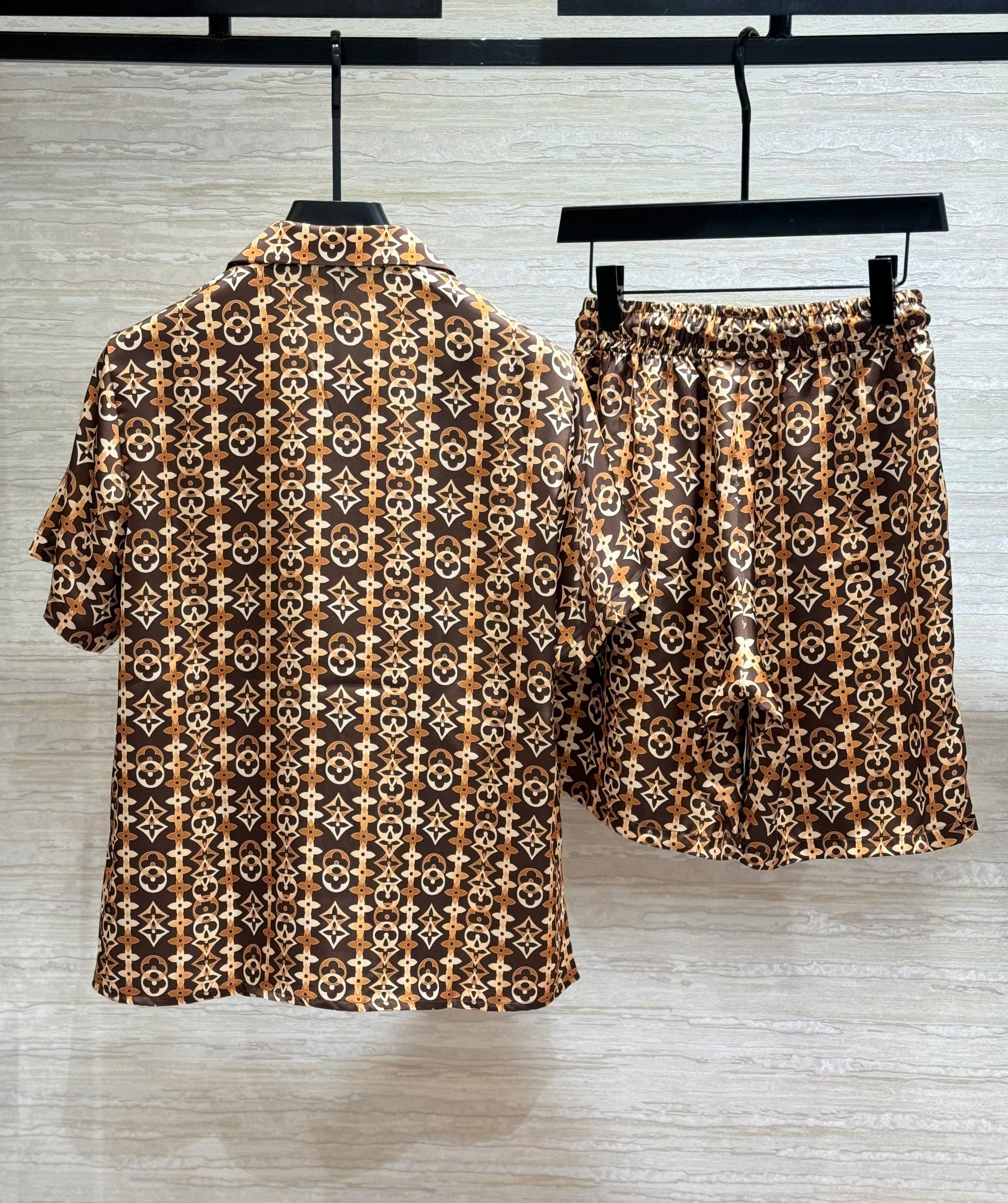 Set bộ lụa hè Louis Vuitton LV Nâu monogram 3D Like Auth M-XXL DDT