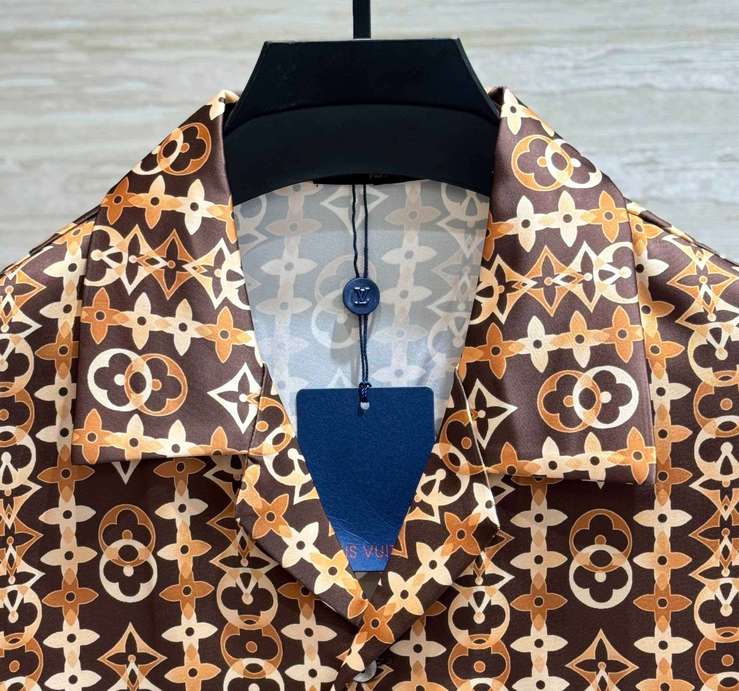 Set bộ lụa hè Louis Vuitton LV Nâu monogram 3D Like Auth M-XXL DDT