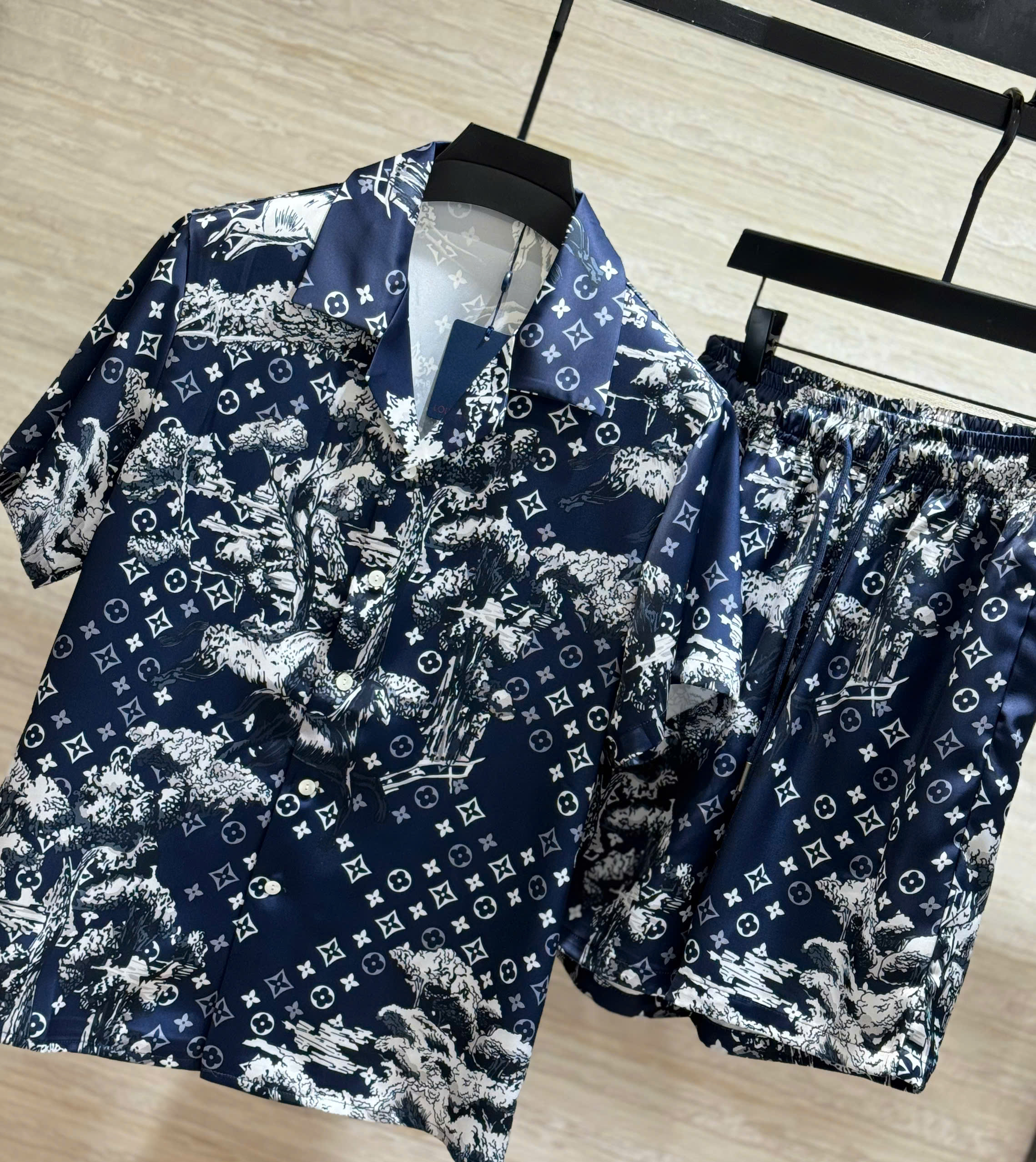 Set bộ lụa hè Louis Vuitton LV Xanh than monogram họa tiết Cổ Thụ Like Auth M-XXL DDT