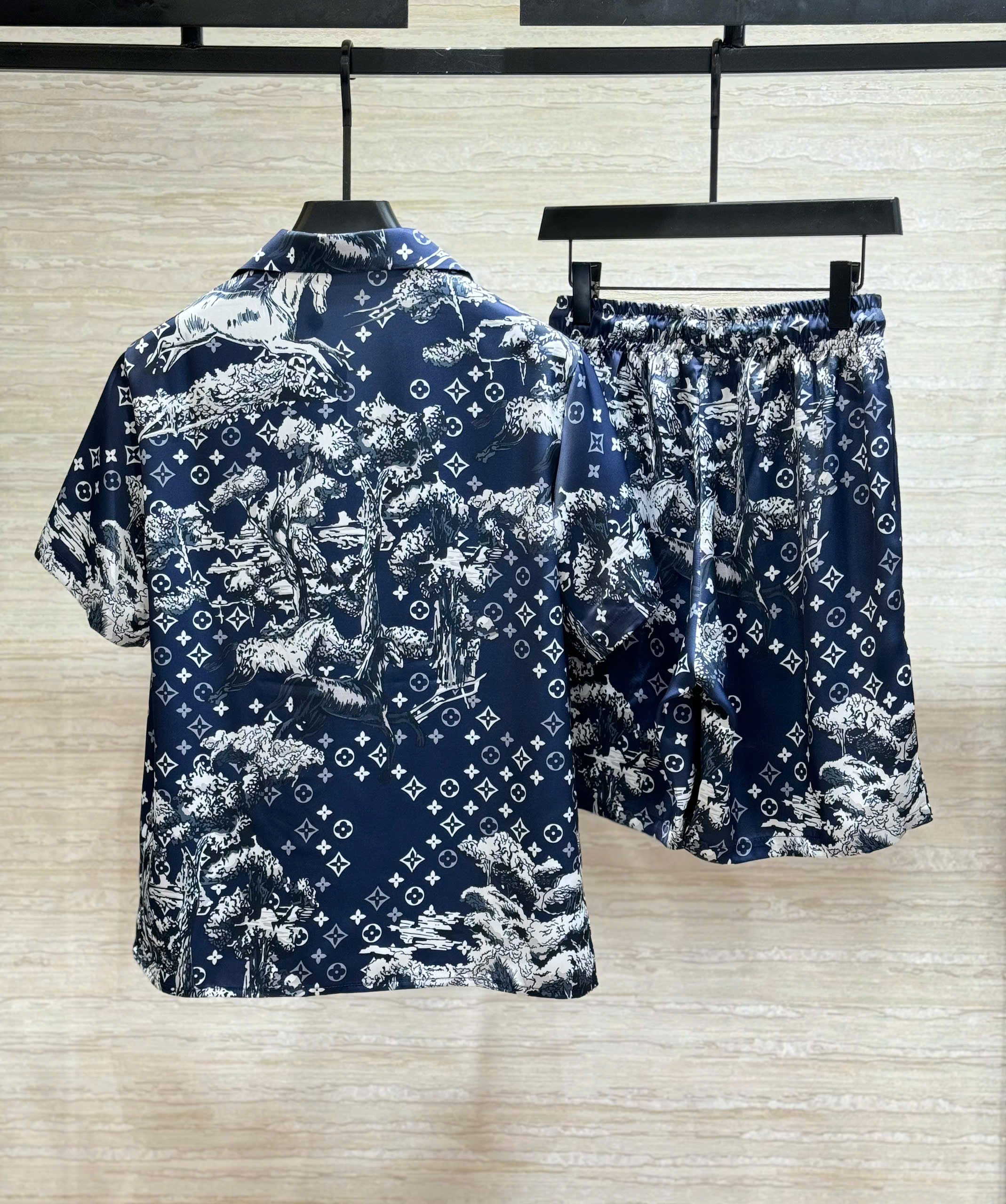 Set bộ lụa hè Louis Vuitton LV Xanh than monogram họa tiết Cổ Thụ Like Auth M-XXL DDT