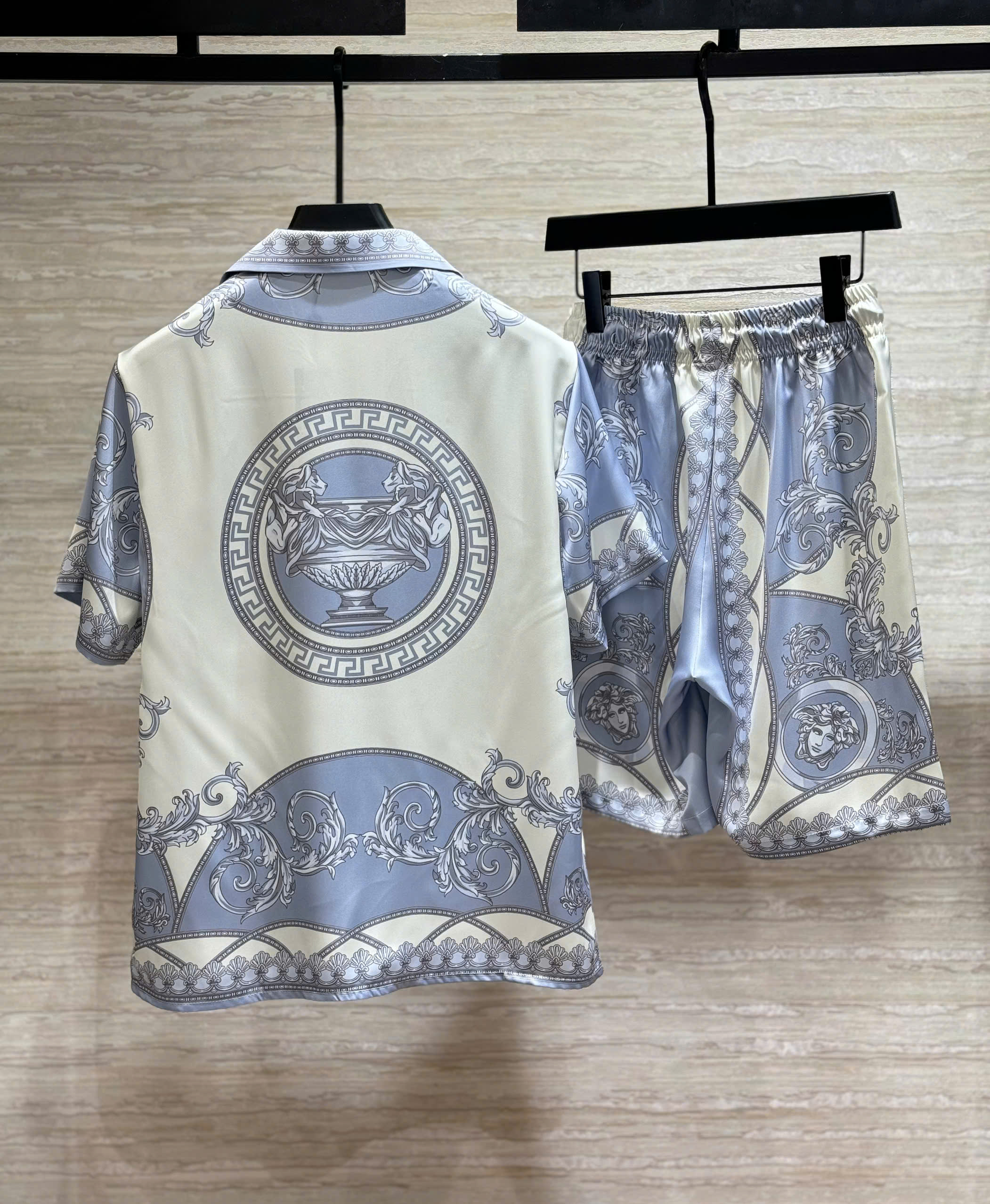Set bộ lụa hè Versace VS Xanh Be họa tiết hoa lá Like Auth M-XXL DDT