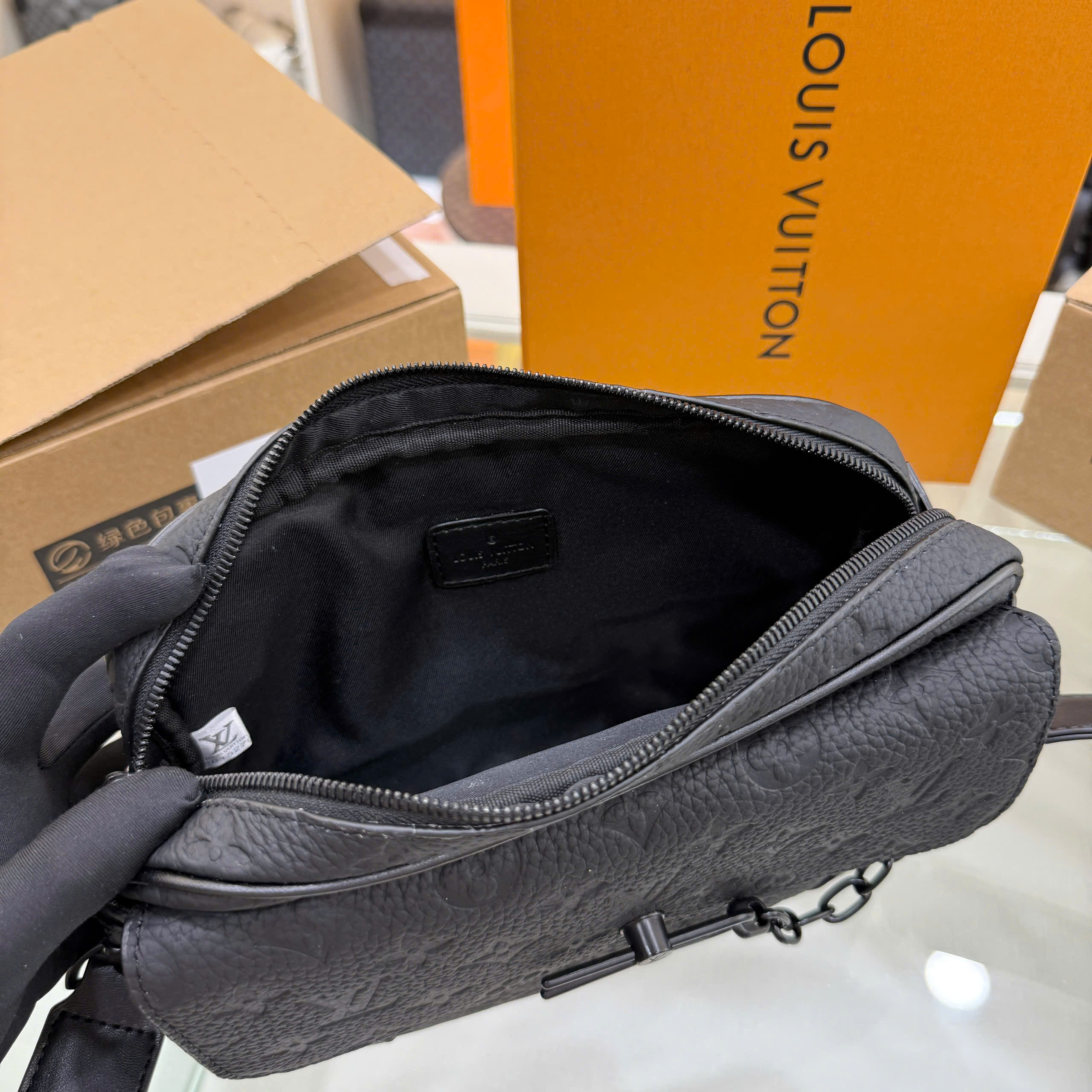 Túi đeo chéo Louis Vuitton LV Bag Steamer Messenger Monogram Taurillon Like Auth 24x17x5 PLD