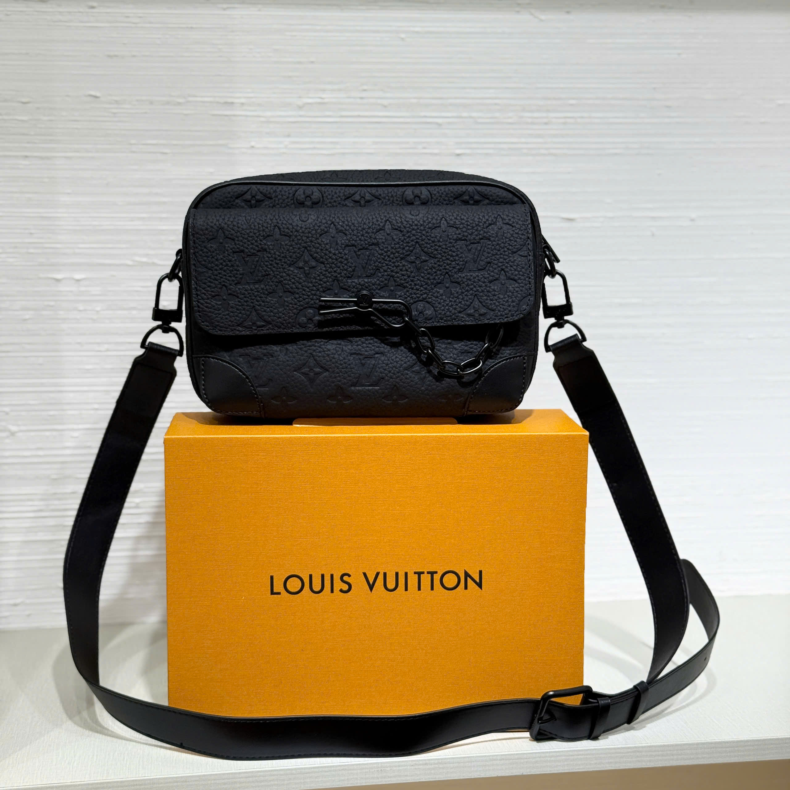 Túi đeo chéo Louis Vuitton LV Bag Steamer Messenger Monogram Taurillon Like Auth 24x17x5 PLD