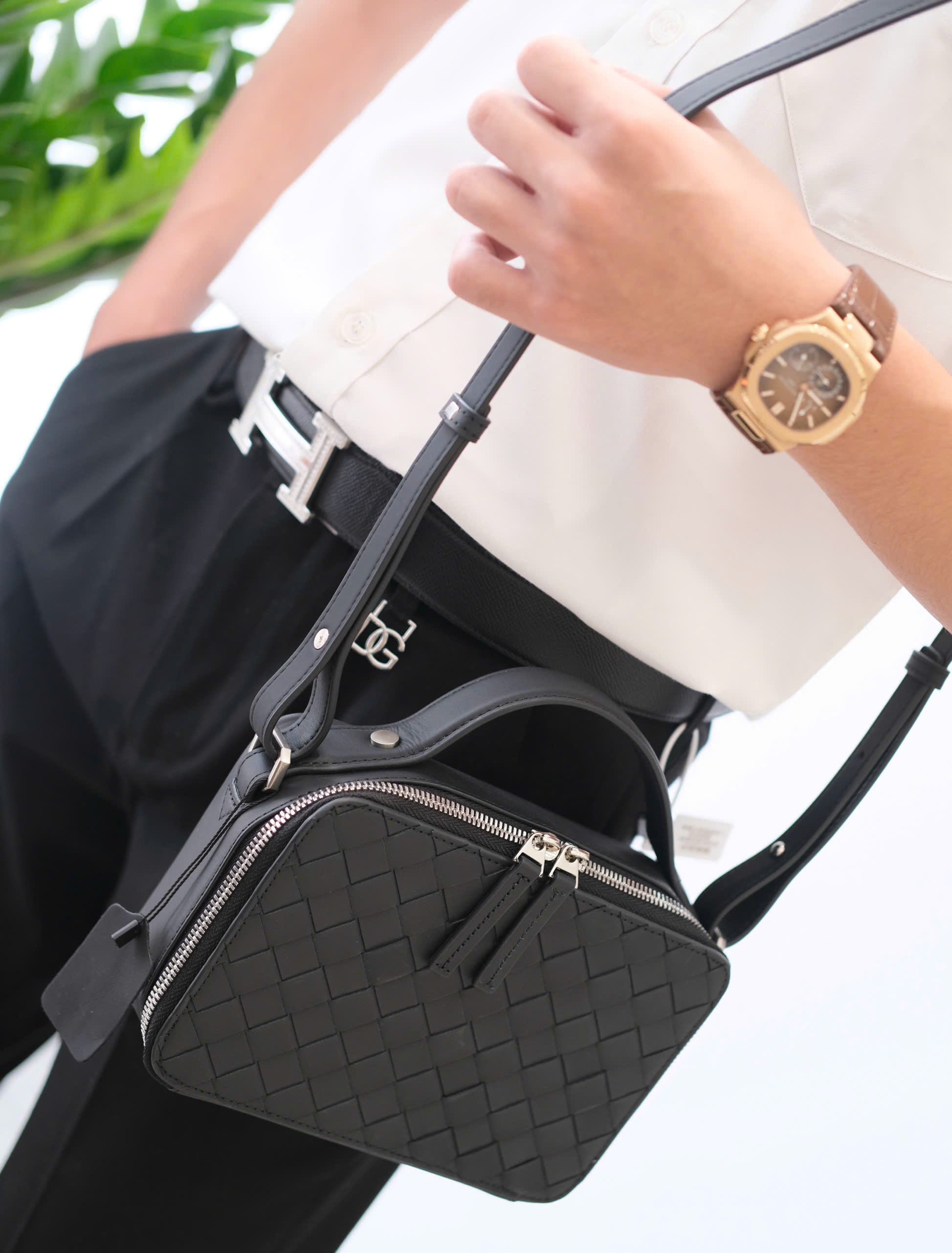 Túi đeo chéo Clutch Bottega Veneta Đen đan chéo dập Like Auth 19x13x8 DDT