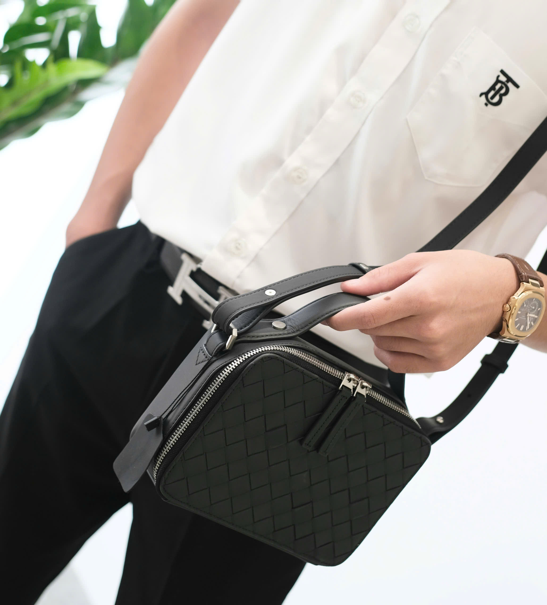 Túi đeo chéo Clutch Bottega Veneta Đen đan chéo dập Like Auth 19x13x8 DDT