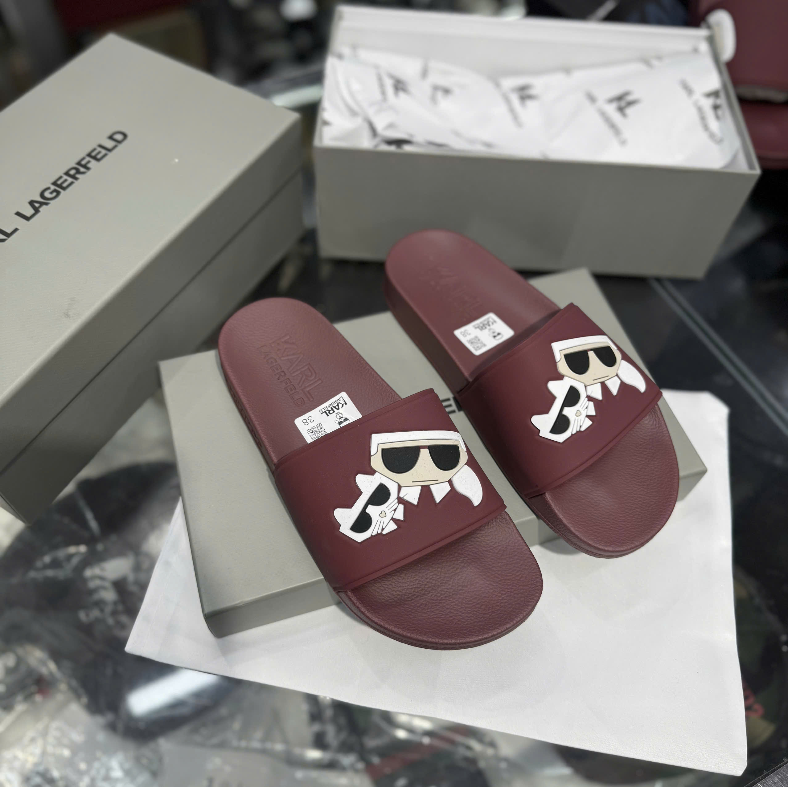 Dép lê quai ngang Karl Đỏ mặt mèo Like Auth 38-43 NV
