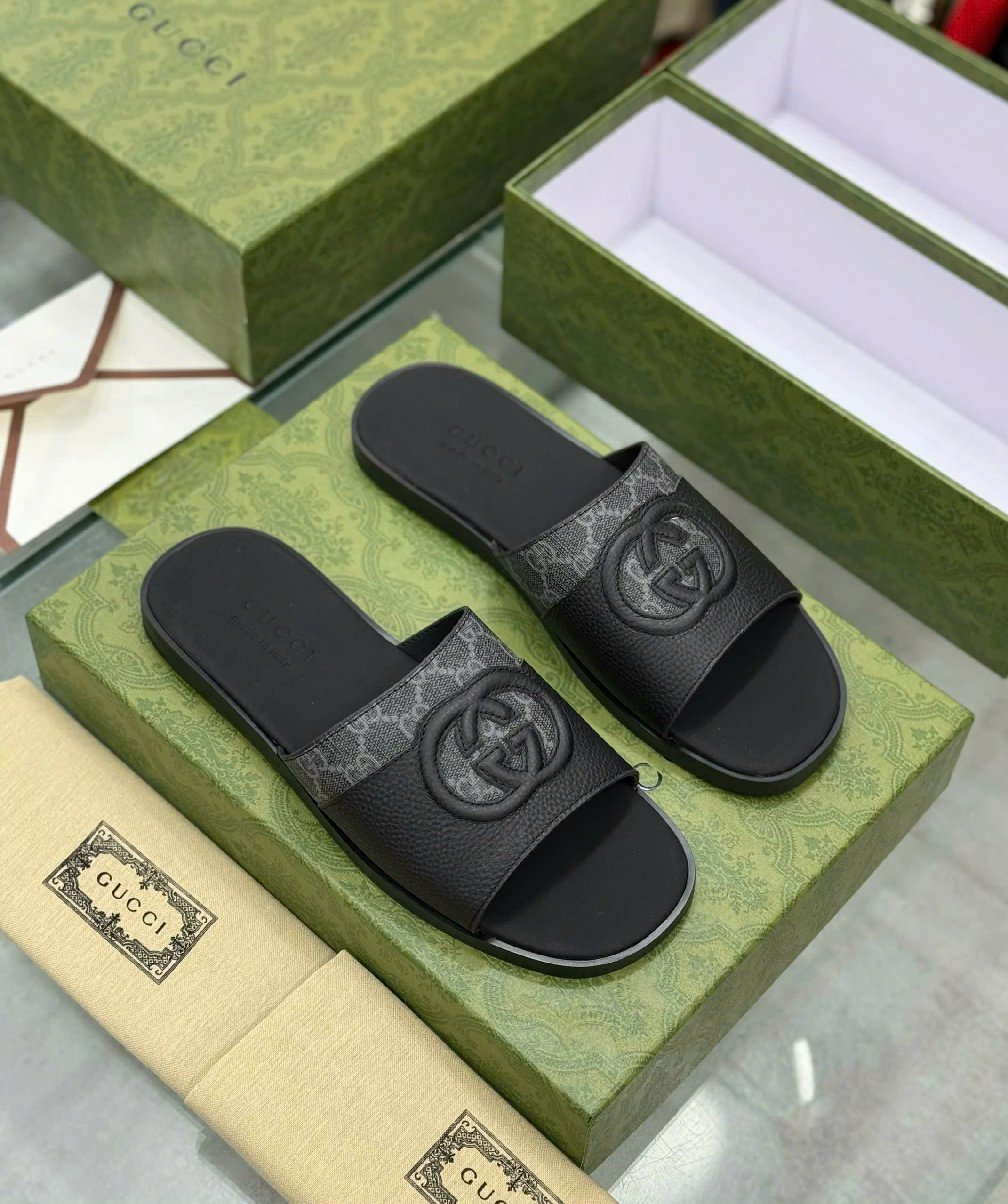 Dép lê quai ngang Gucci GC Đen trơn phối họa tiết monogram logo GG thêu nổi Like Auth on web fullbox bill thẻ DDT