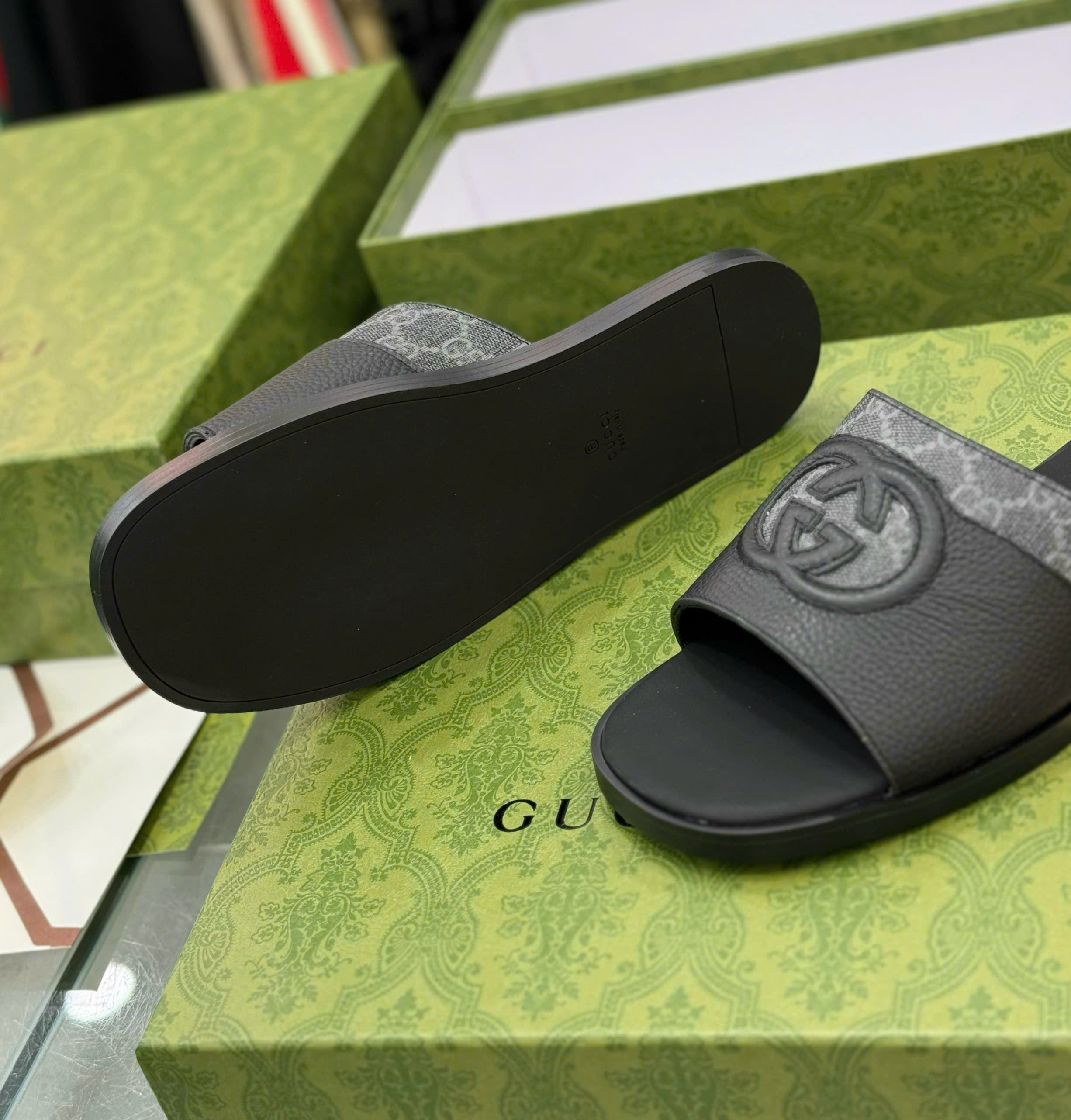 Dép lê quai ngang Gucci GC Đen trơn phối họa tiết monogram logo GG thêu nổi Like Auth on web fullbox bill thẻ DDT