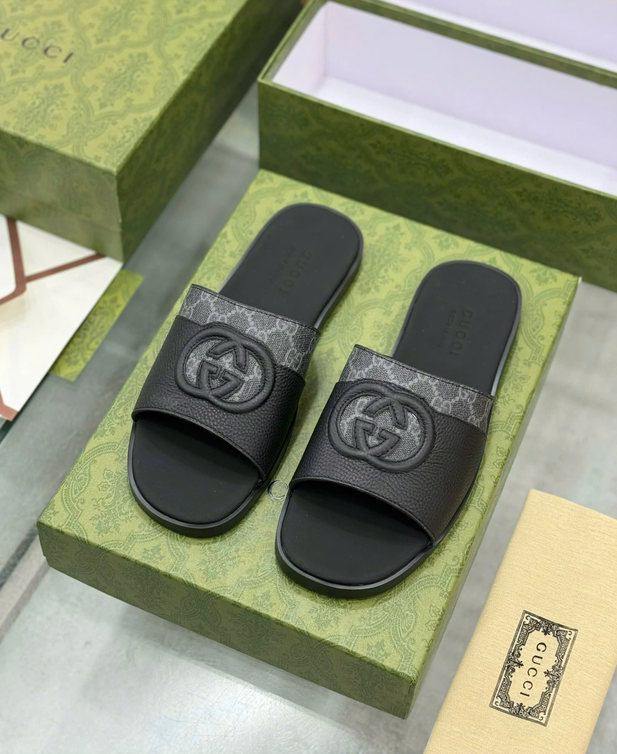 Dép lê quai ngang Gucci GC Đen trơn phối họa tiết monogram logo GG thêu nổi Like Auth on web fullbox bill thẻ DDT