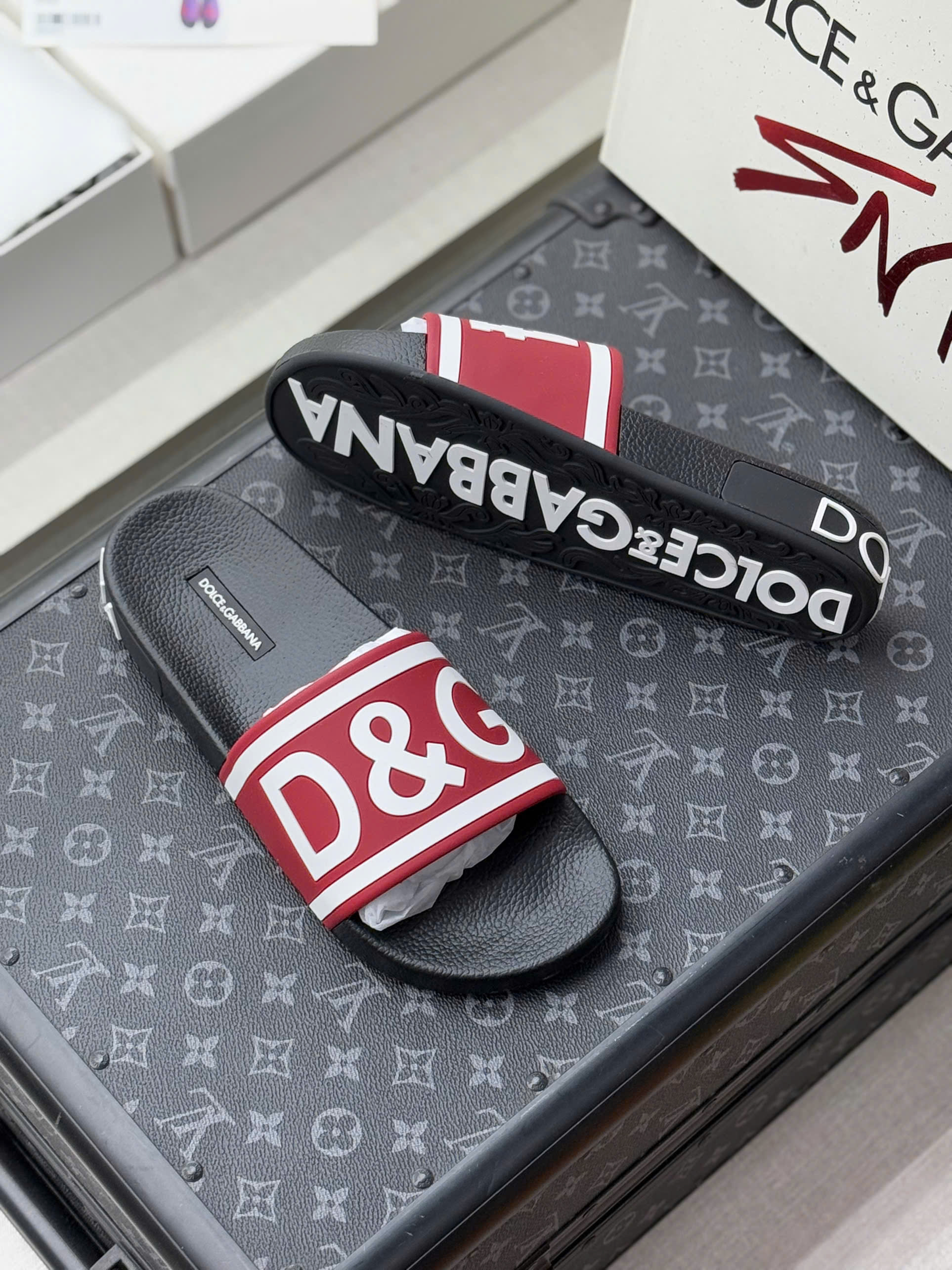 Dép lê quai ngang Dolce Gabbana DG logo D&G 1984 nổi Like Auth on web fullbox bill thẻ MVT