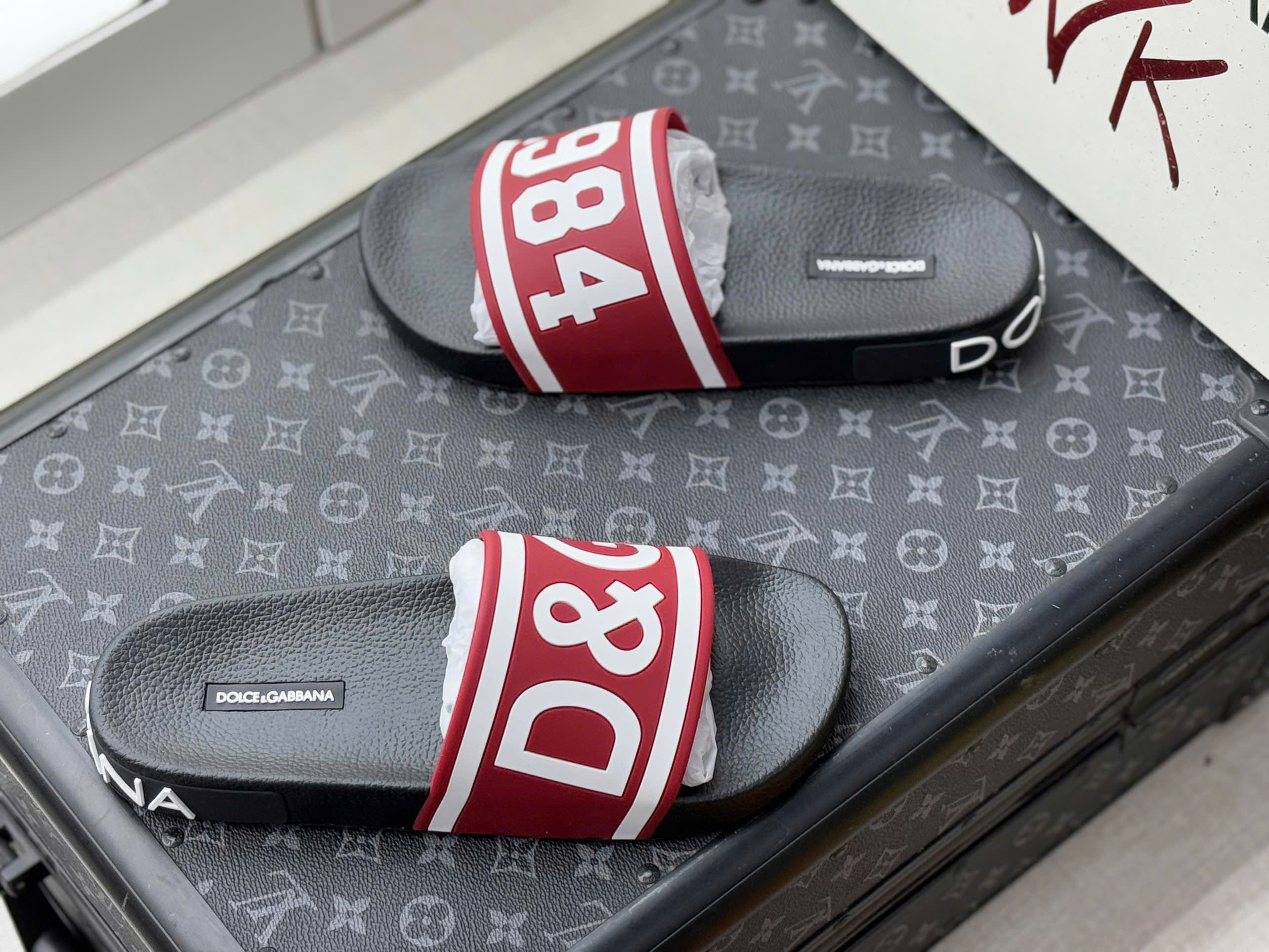 Dép lê quai ngang Dolce Gabbana DG logo D&G 1984 nổi Like Auth on web fullbox bill thẻ MVT