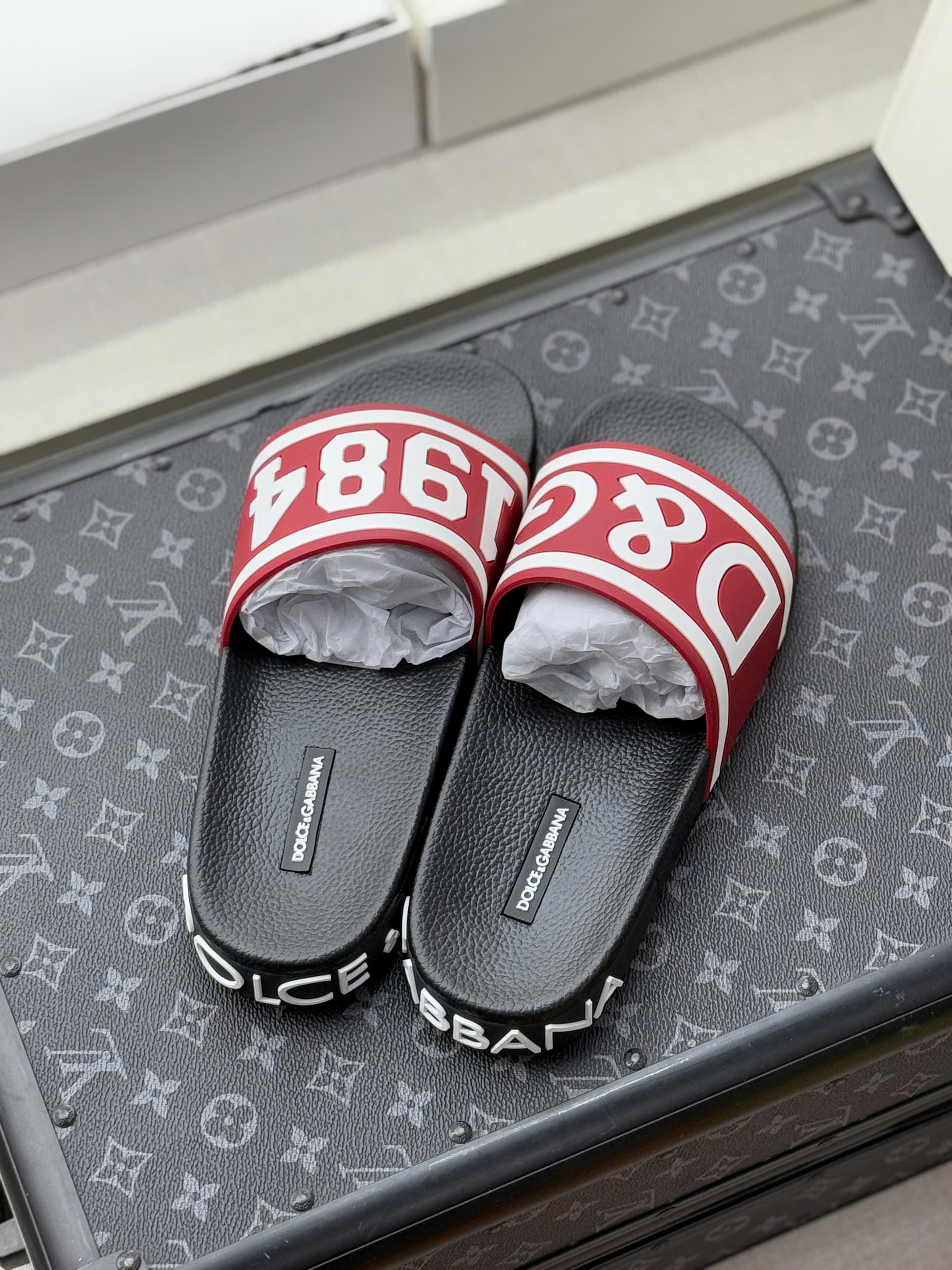 Dép lê quai ngang Dolce Gabbana DG logo D&G 1984 nổi Like Auth on web fullbox bill thẻ MVT