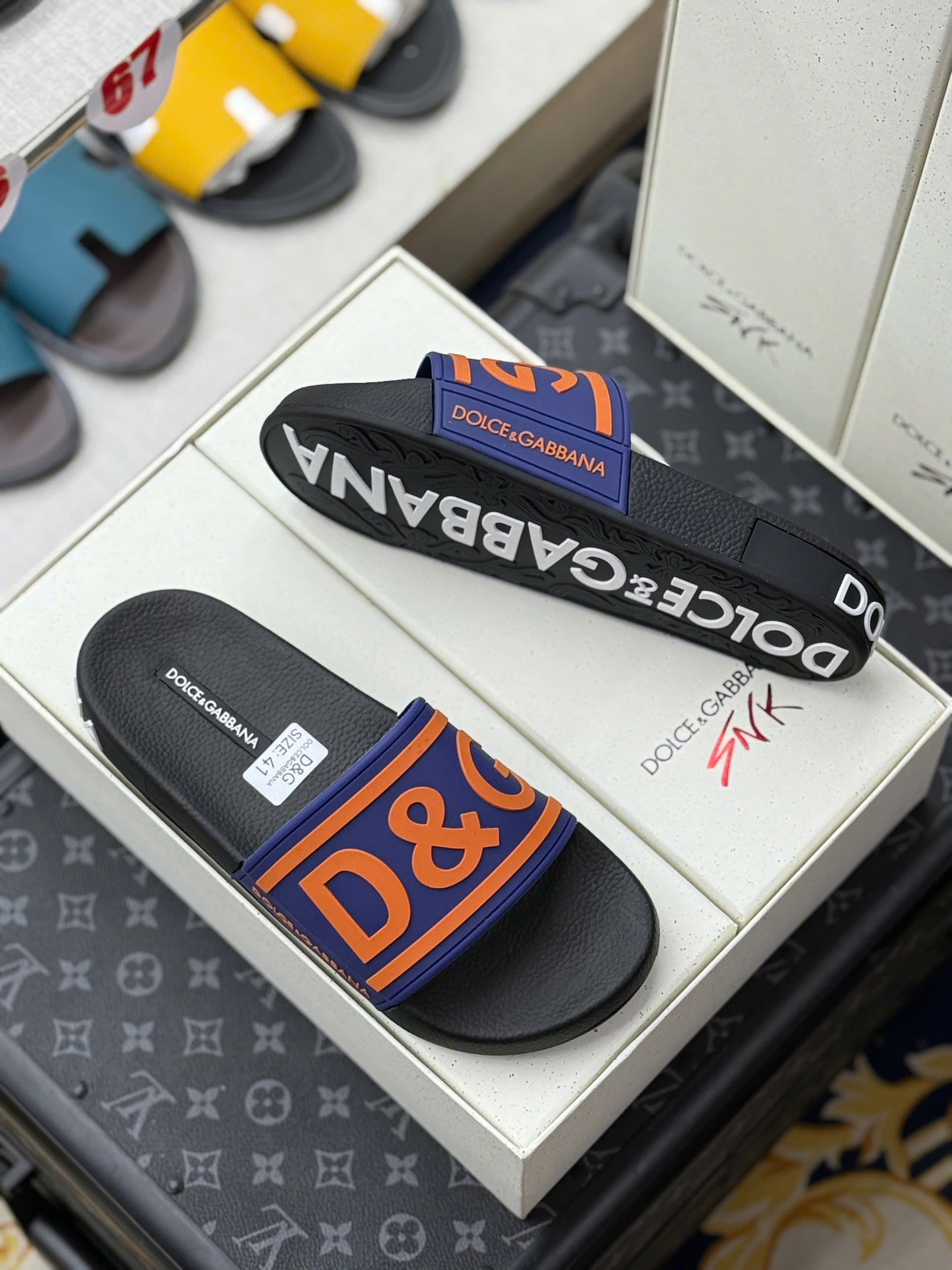 Dép lê quai ngang Dolce Gabbana DG logo D&G nổi các màu Like Auth on web fullbox bill thẻ MVT