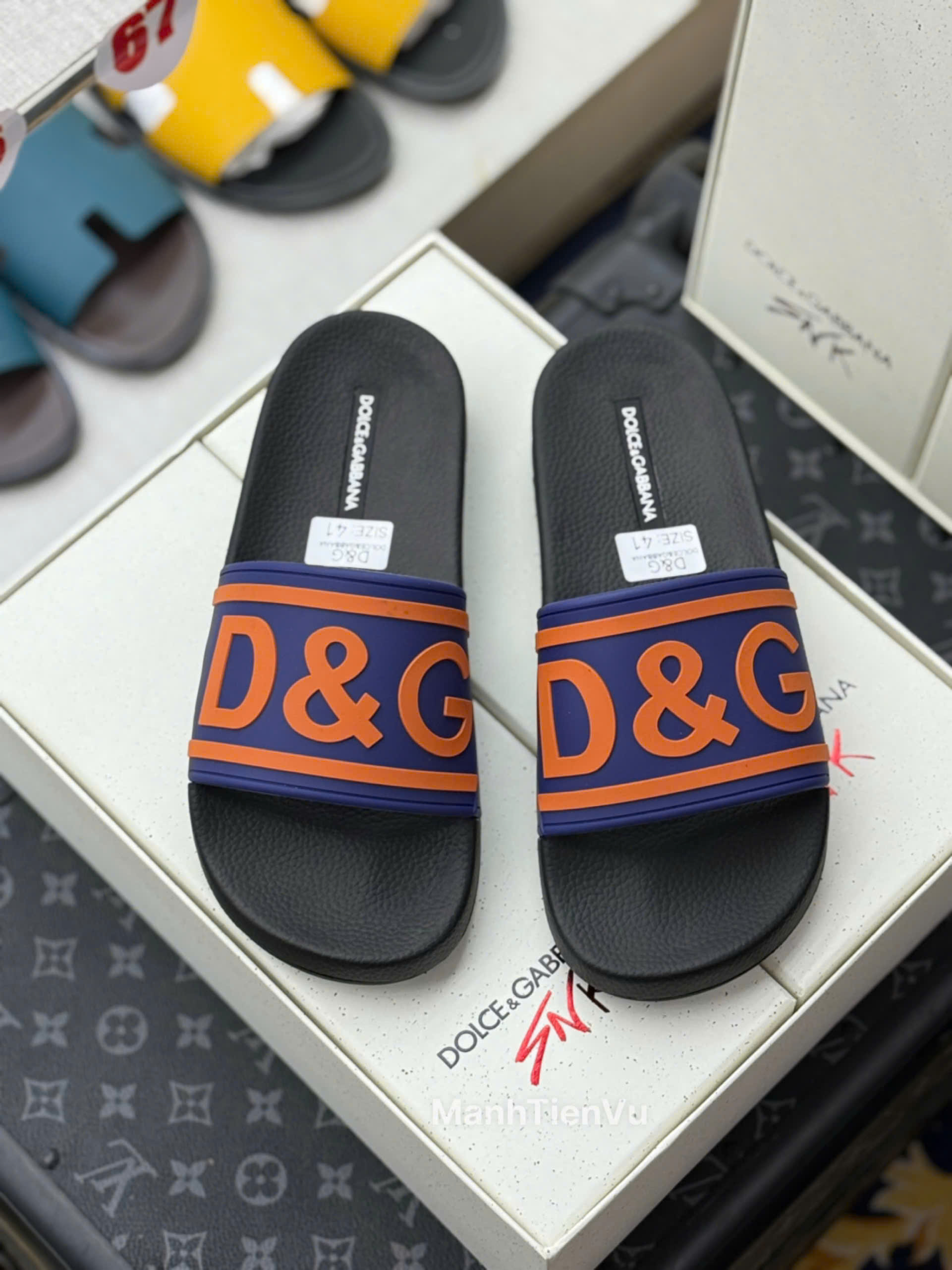 Dép lê quai ngang Dolce Gabbana DG logo D&G nổi các màu Like Auth on web fullbox bill thẻ MVT