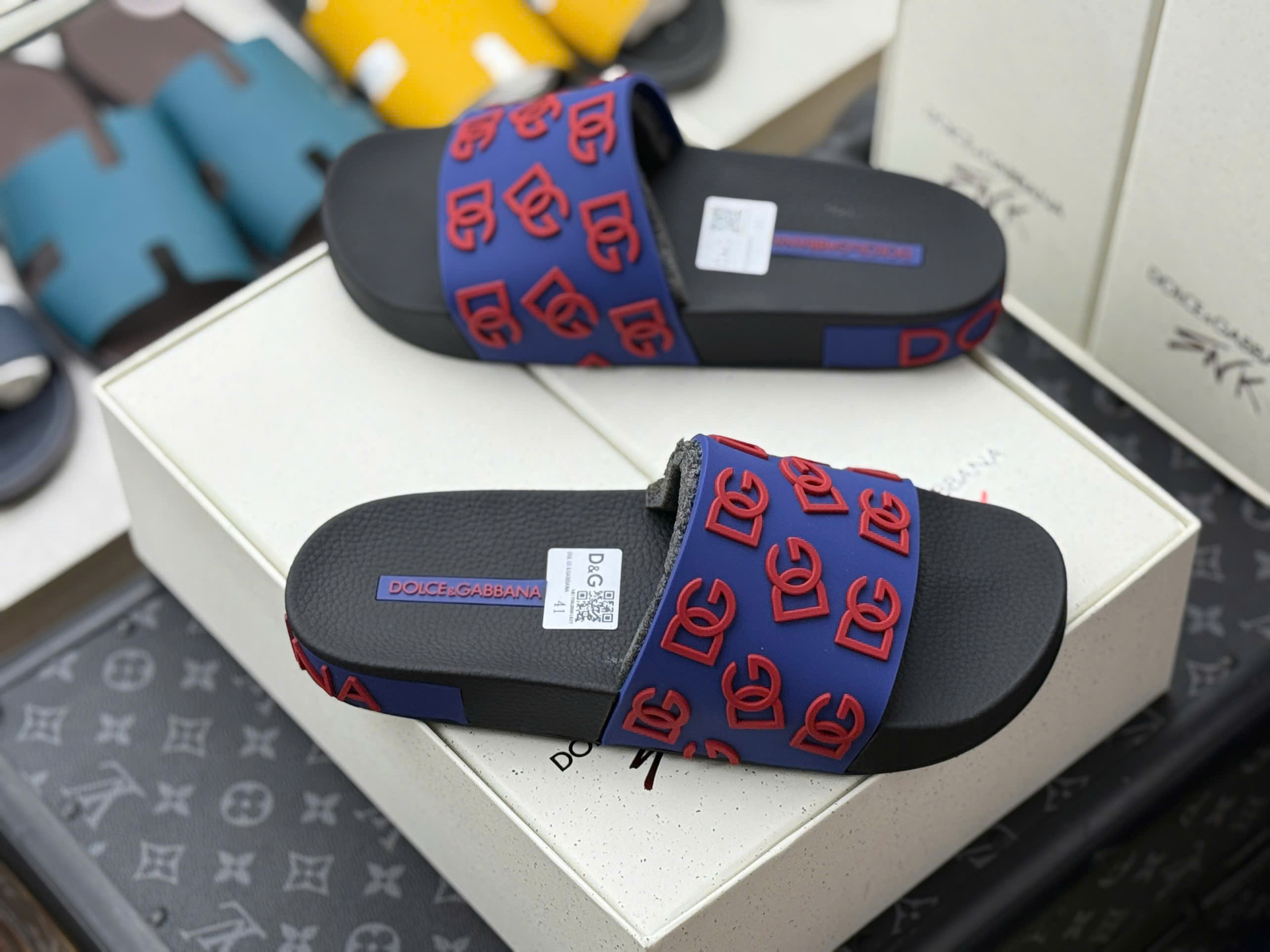 Dép lê quai ngang Dolce Gabbana DG Xanh than họa tiết logo D&G Đỏ nổi các mẫu Like Auth on web fullbox bill thẻ MVT