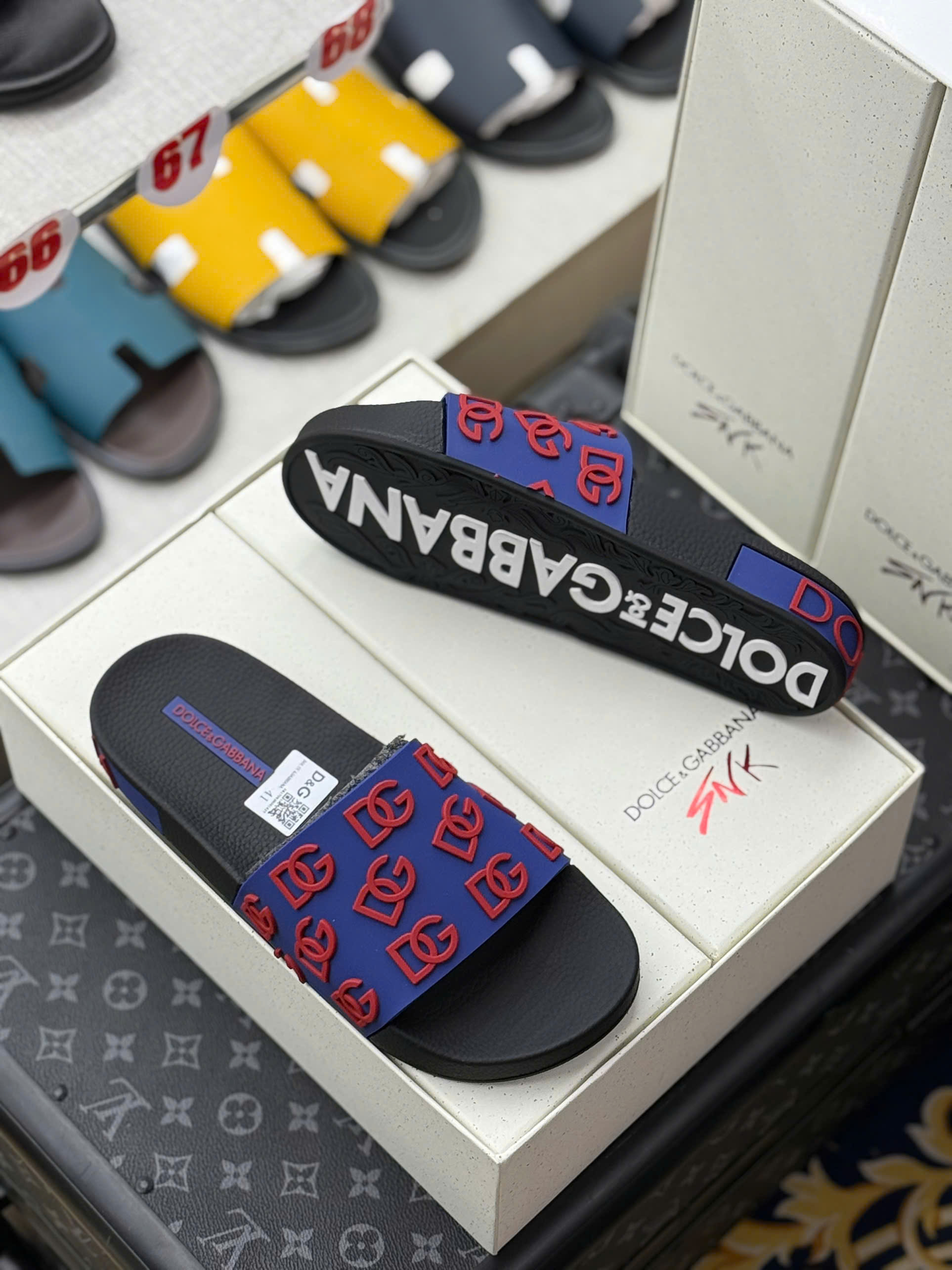 Dép lê quai ngang Dolce Gabbana DG Xanh than họa tiết logo D&G Đỏ nổi các mẫu Like Auth on web fullbox bill thẻ MVT