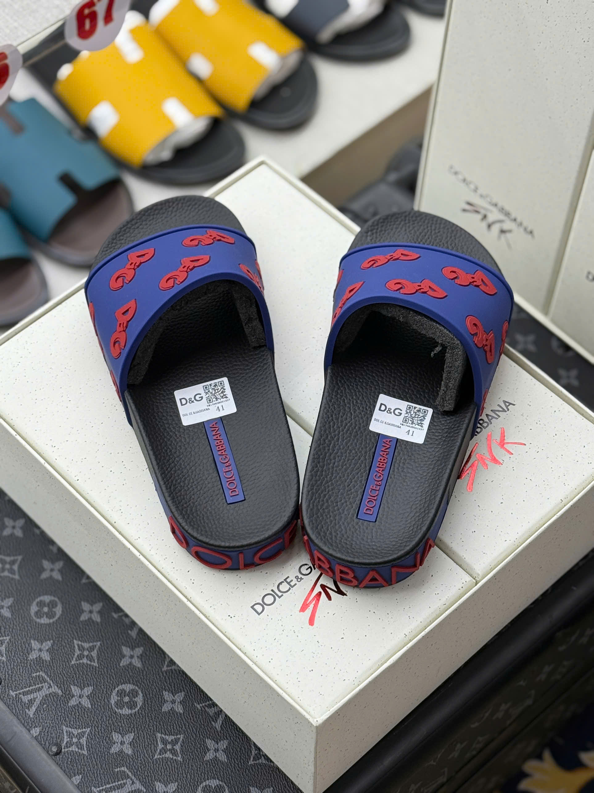 Dép lê quai ngang Dolce Gabbana DG Xanh than họa tiết logo D&G Đỏ nổi các mẫu Like Auth on web fullbox bill thẻ MVT