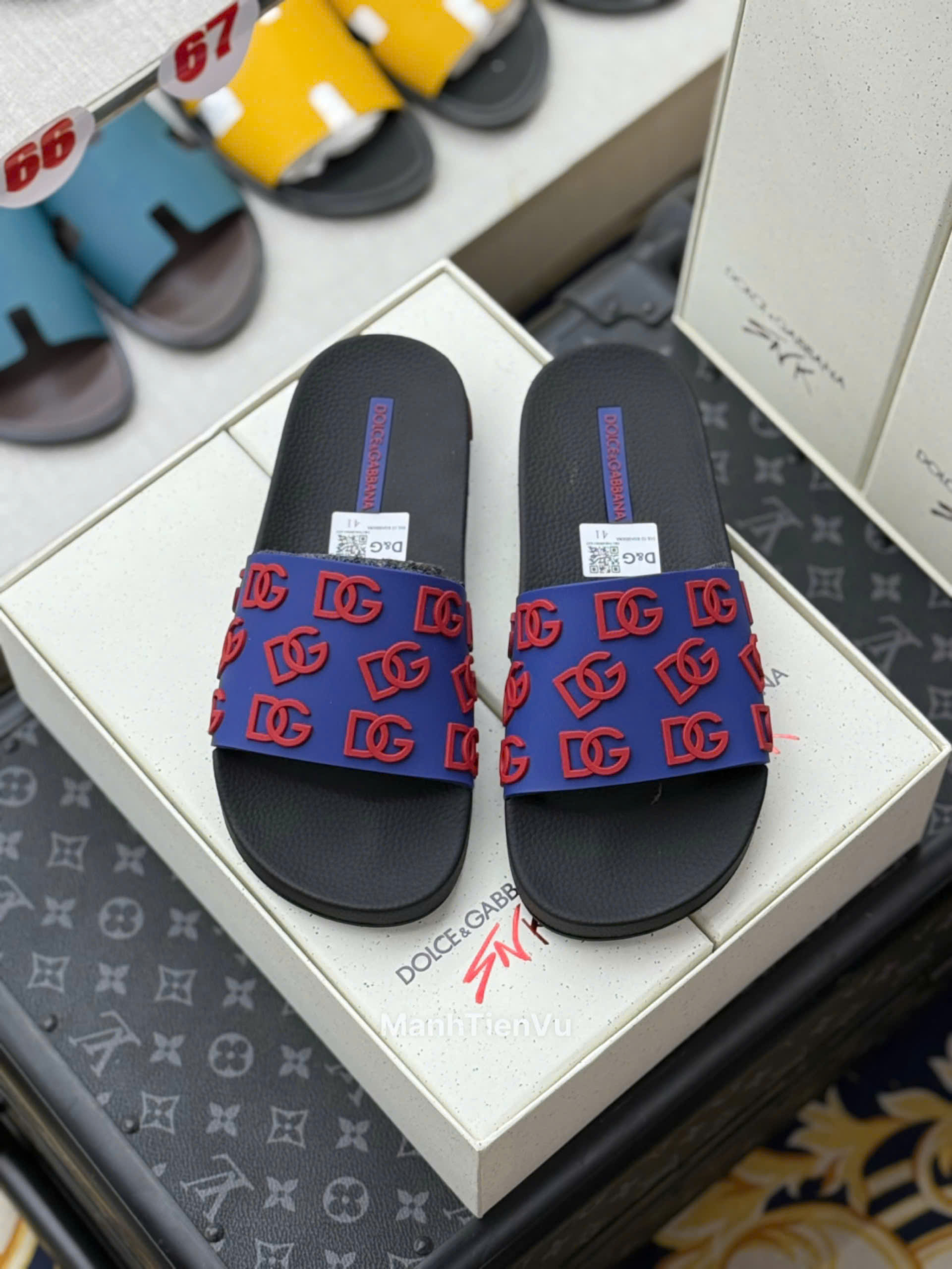 Dép lê quai ngang Dolce Gabbana DG Xanh than họa tiết logo D&G Đỏ nổi các mẫu Like Auth on web fullbox bill thẻ MVT