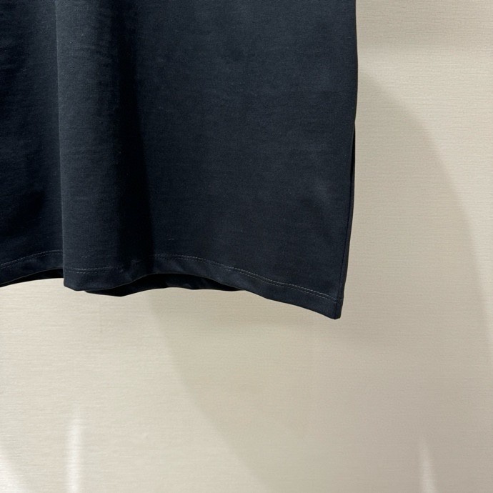 Áo phông T shirt Loewe logo thêu túi ngực Like Auth S-L VTN\Đen