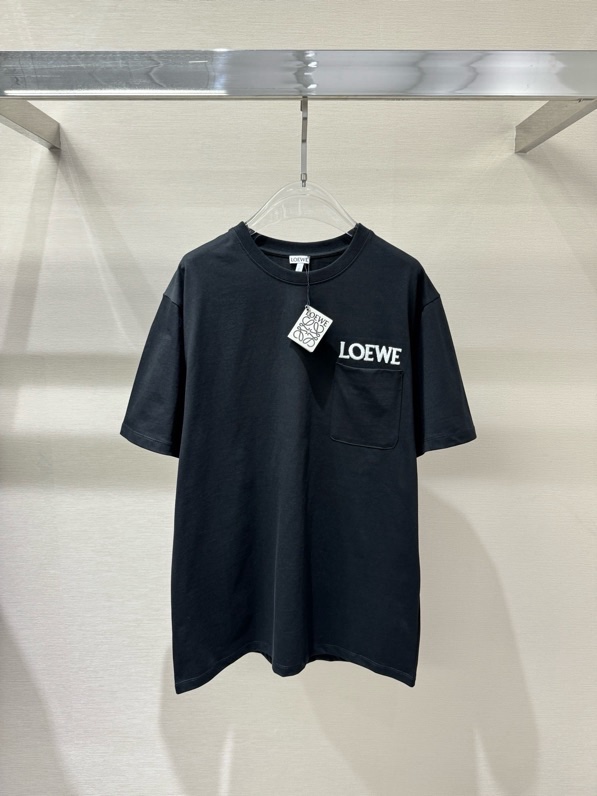 Áo phông T shirt Loewe logo thêu túi ngực Like Auth S-L VTN\Đen