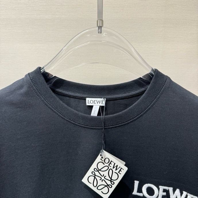 Áo phông T shirt Loewe logo thêu túi ngực Like Auth S-L VTN\Đen