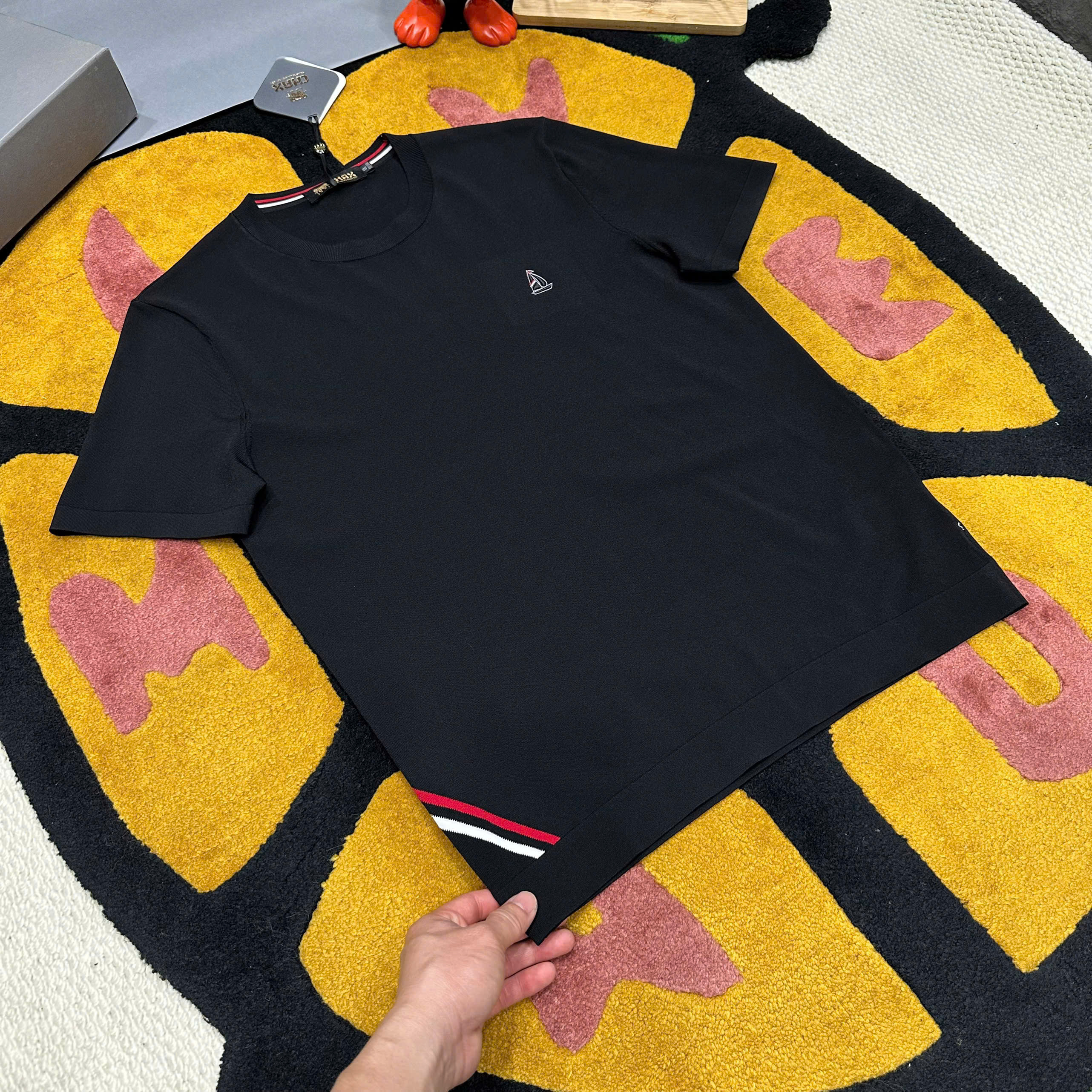 Áo phông T shirt Thombrowne kẻ sọc chéo sườn logo thêu ngực con thuyền Like Auth 48-52 MK\Đen