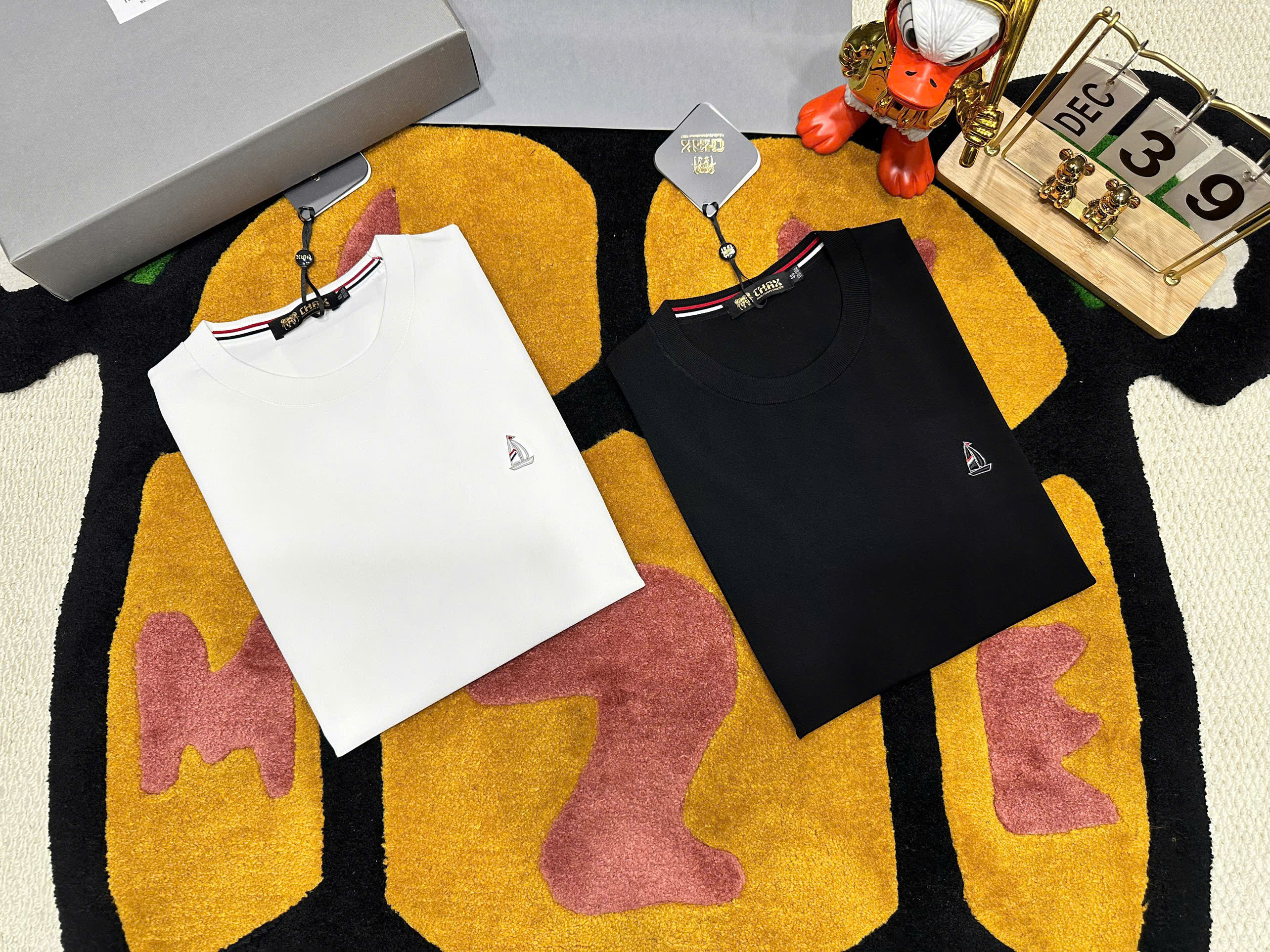 Áo phông T shirt Thombrowne kẻ sọc chéo sườn logo thêu ngực con thuyền Like Auth 48-52 MK\TRẮNG