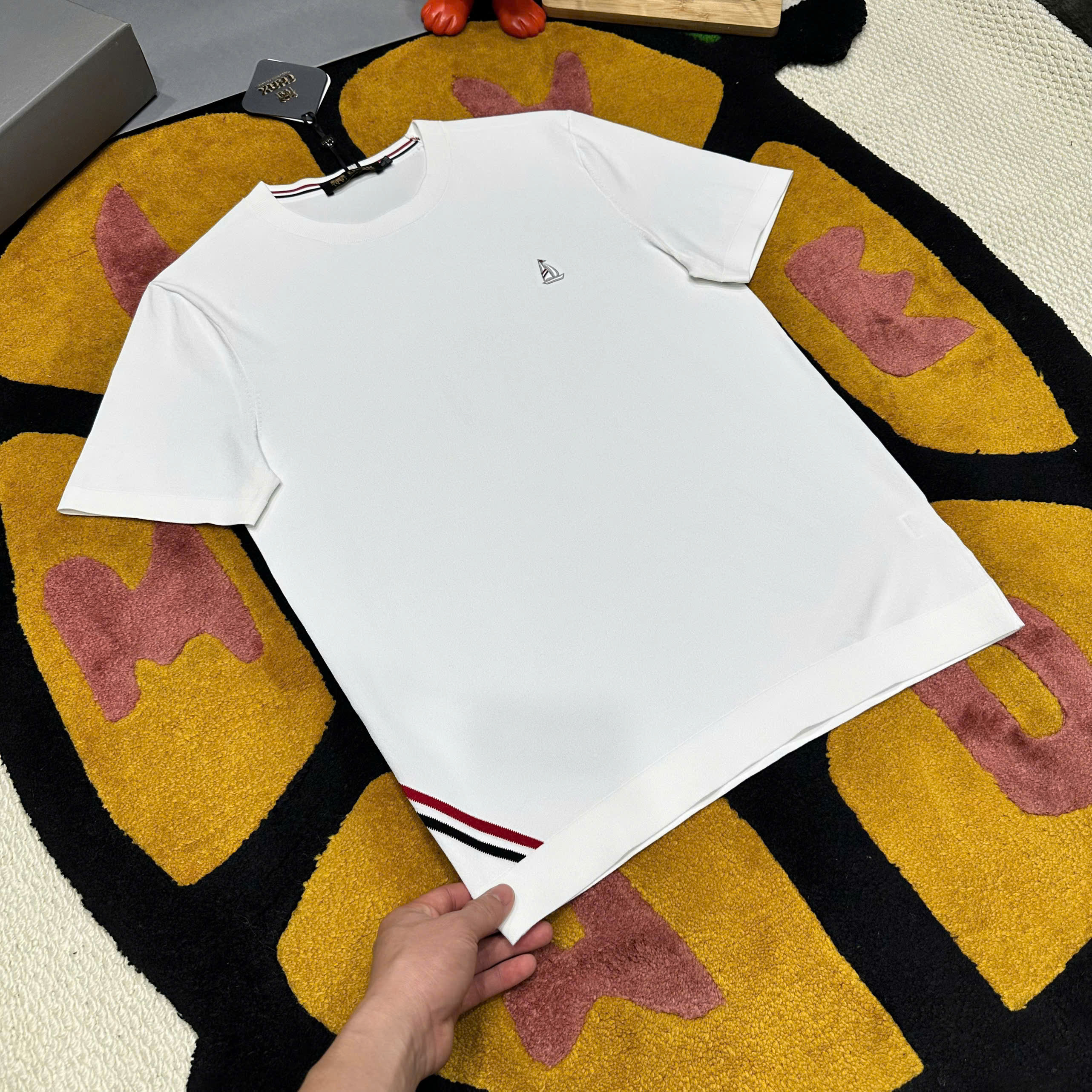 Áo phông T shirt Thombrowne kẻ sọc chéo sườn logo thêu ngực con thuyền Like Auth 48-52 MK\TRẮNG
