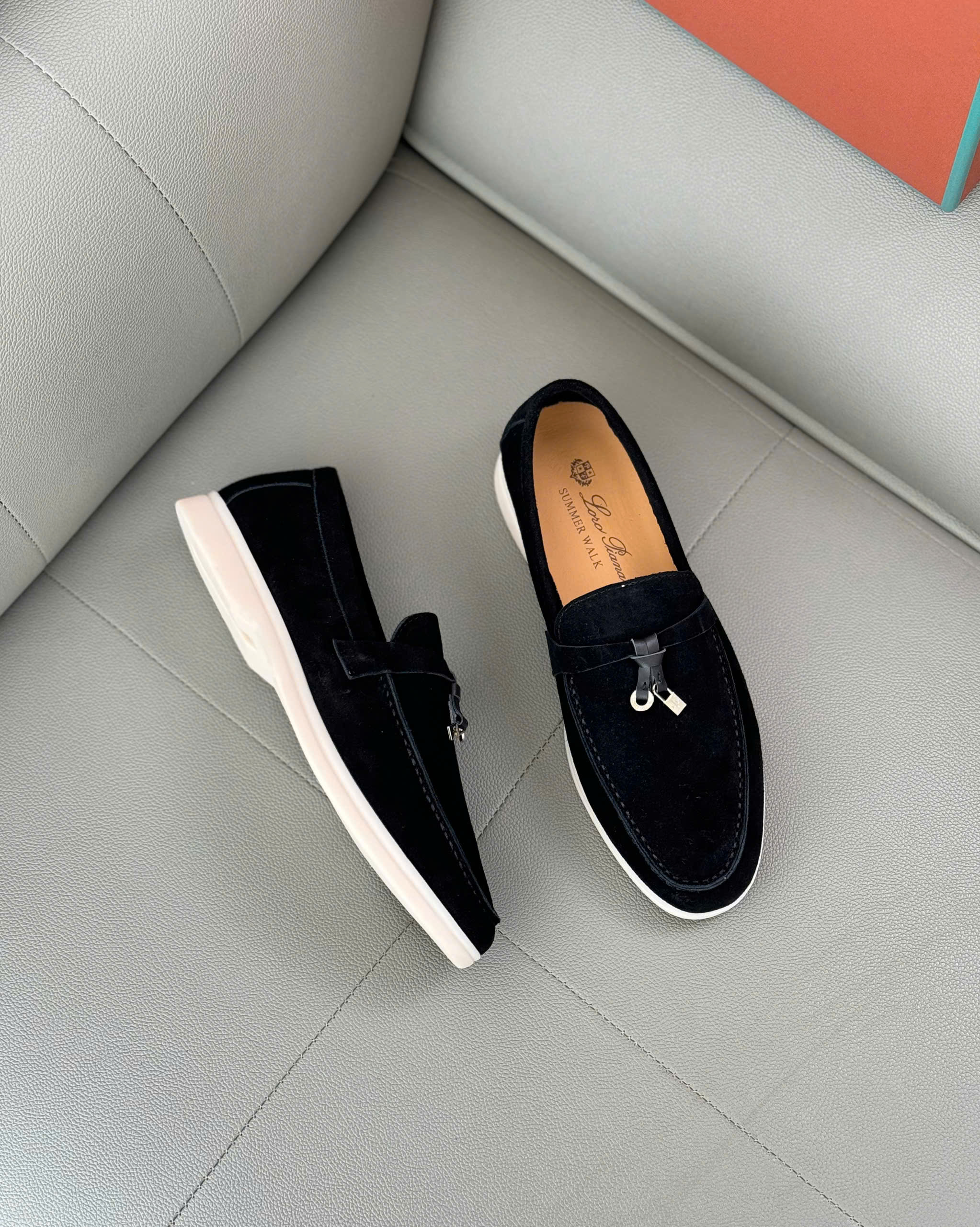 Giày Loafer Loro Piana đen da lộn tag tròn khoá Like Auth 38-43 DDT