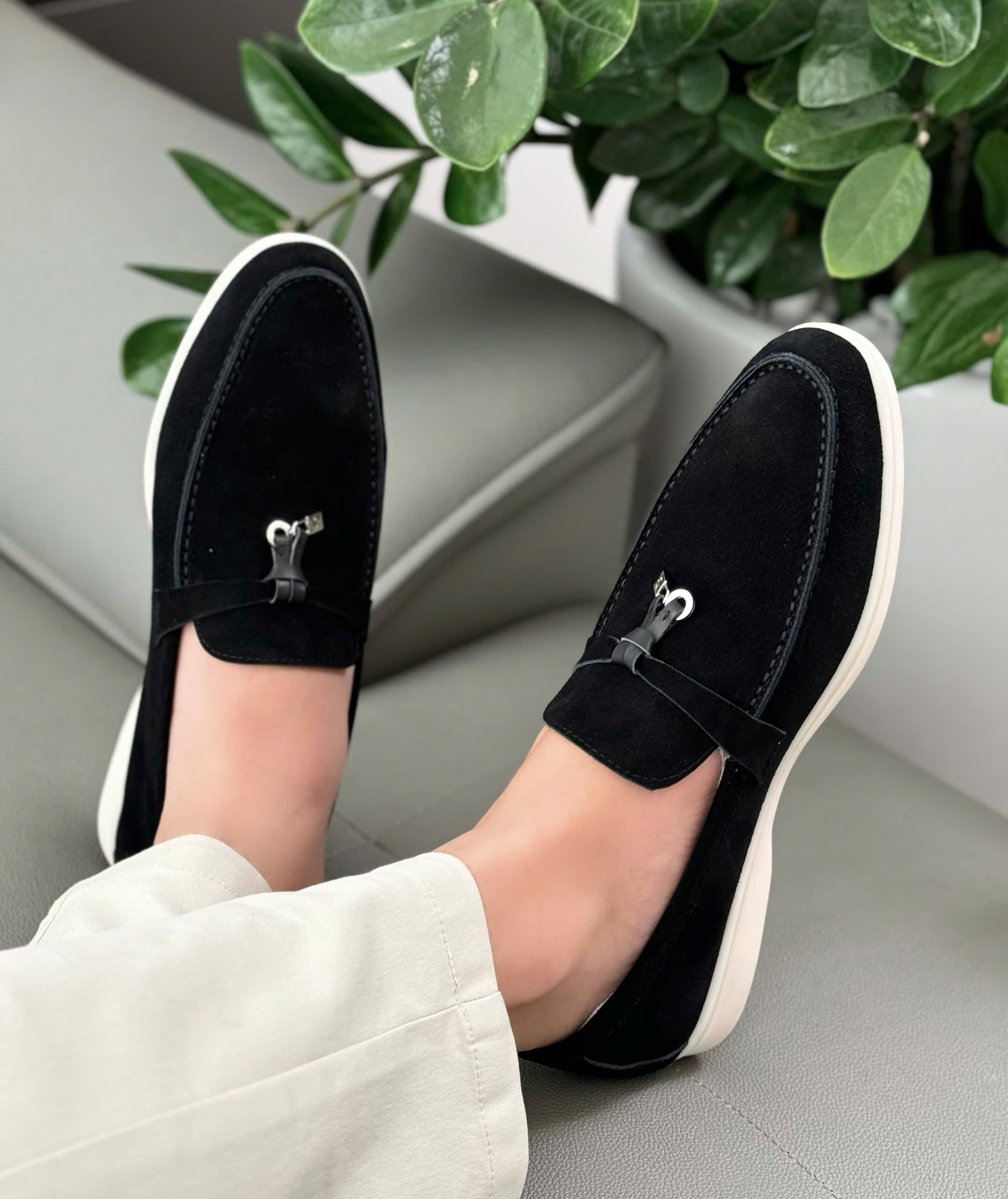 Giày Loafer Loro Piana đen da lộn tag tròn khoá Like Auth 38-43 DDT