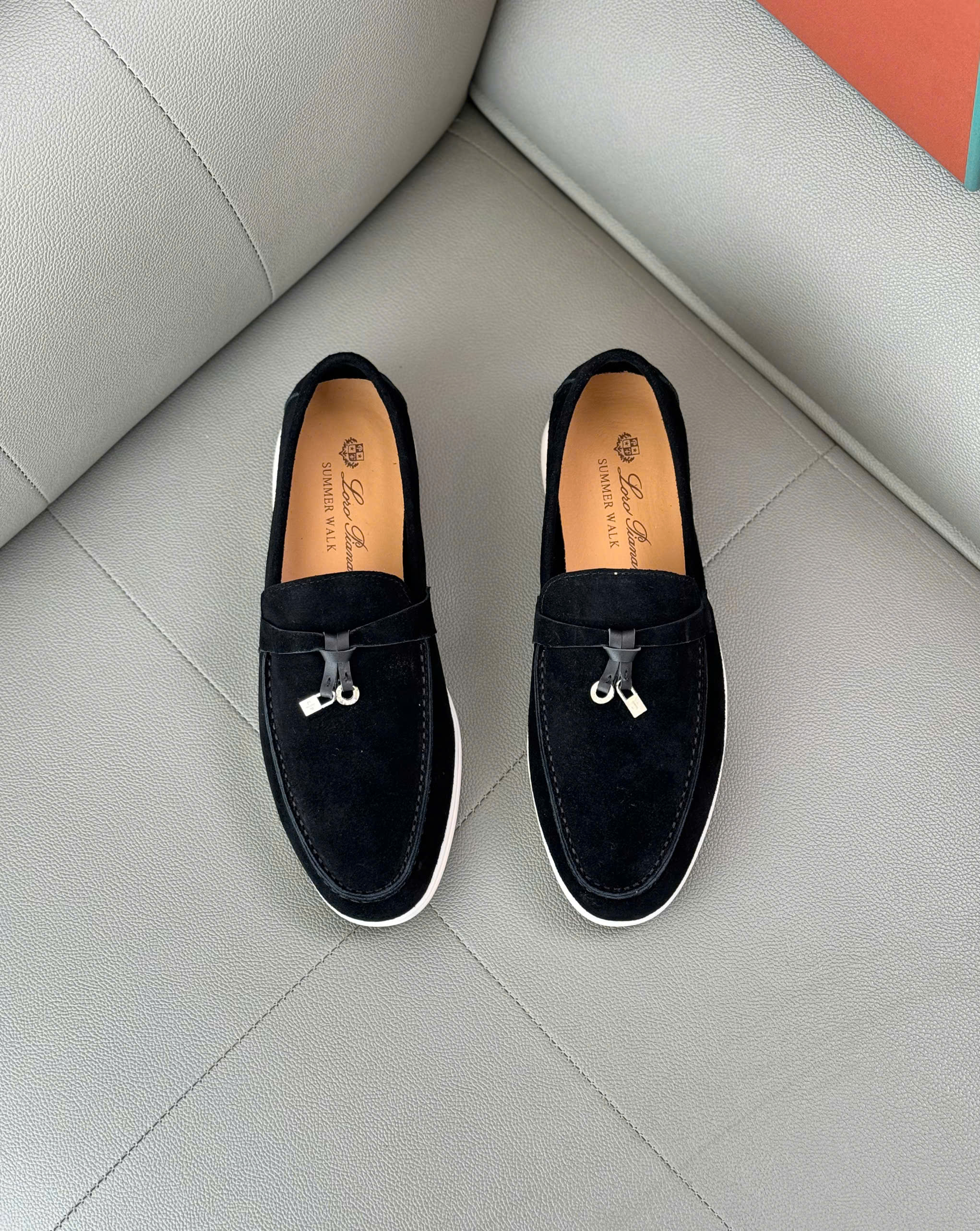 Giày Loafer Loro Piana đen da lộn tag tròn khoá Like Auth 38-43 DDT