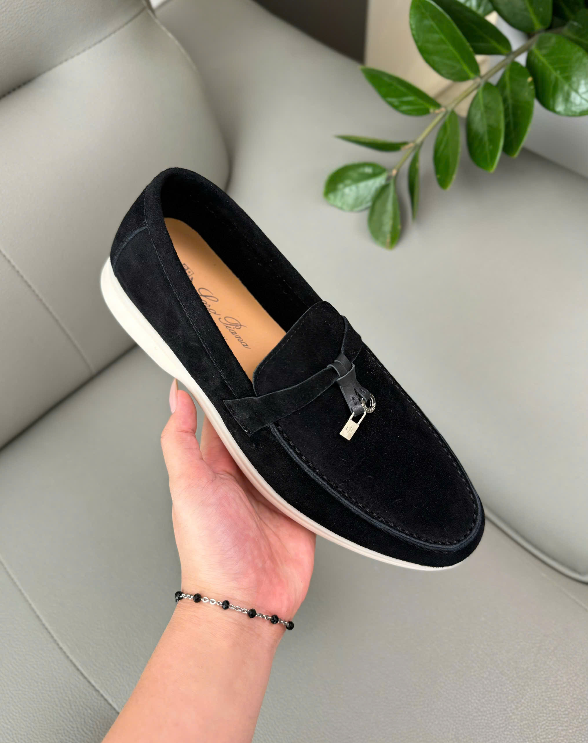 Giày Loafer Loro Piana đen da lộn tag tròn khoá Like Auth 38-43 DDT