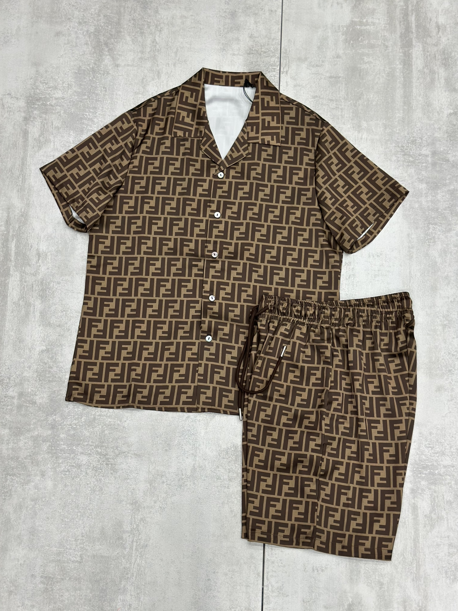 Set bộ lụa hè Fendi FD logo full Like Auth M-XL VTN\NÂU