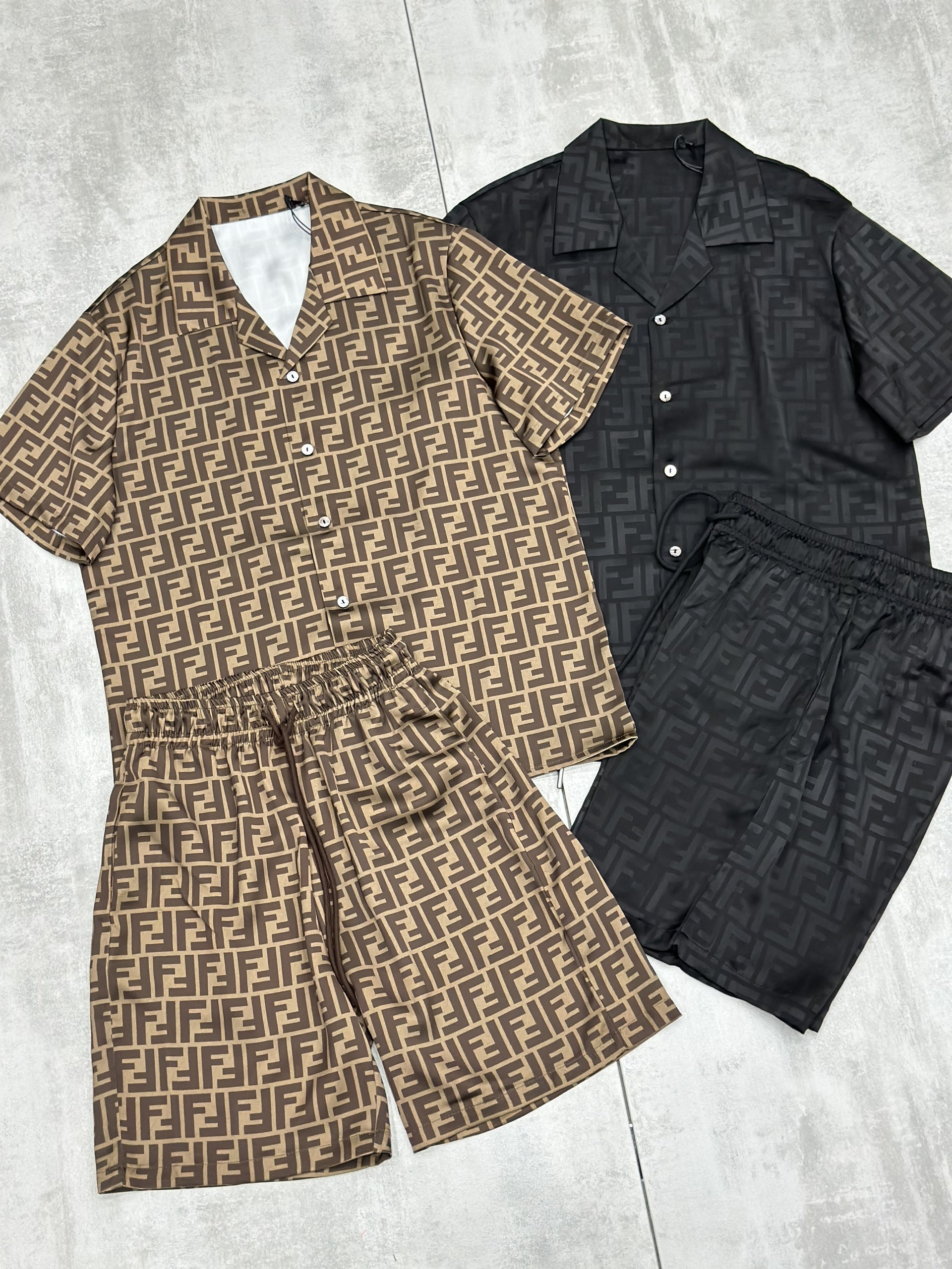 Set bộ lụa hè Fendi FD logo full Like Auth M-XL VTN\NÂU