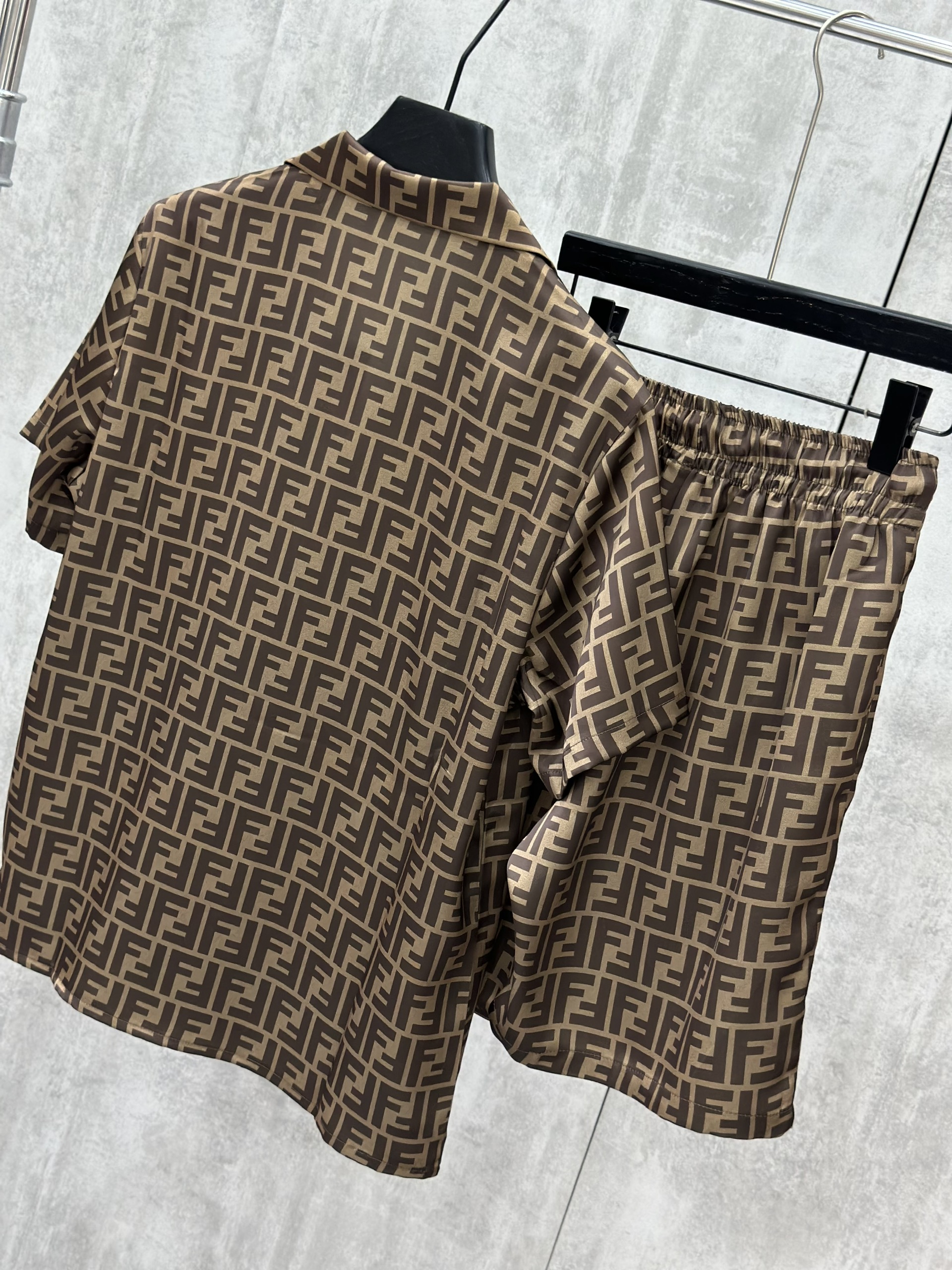 Set bộ lụa hè Fendi FD logo full Like Auth M-XL VTN\NÂU