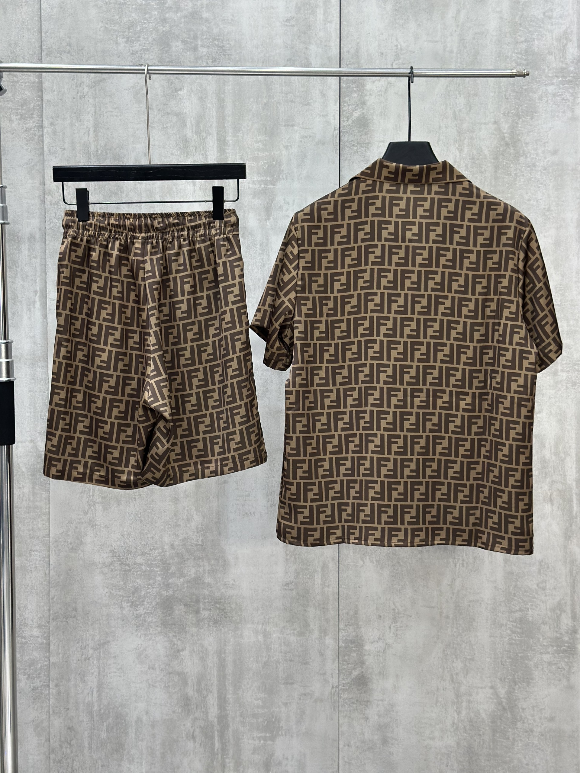 Set bộ lụa hè Fendi FD logo full Like Auth M-XL VTN\NÂU