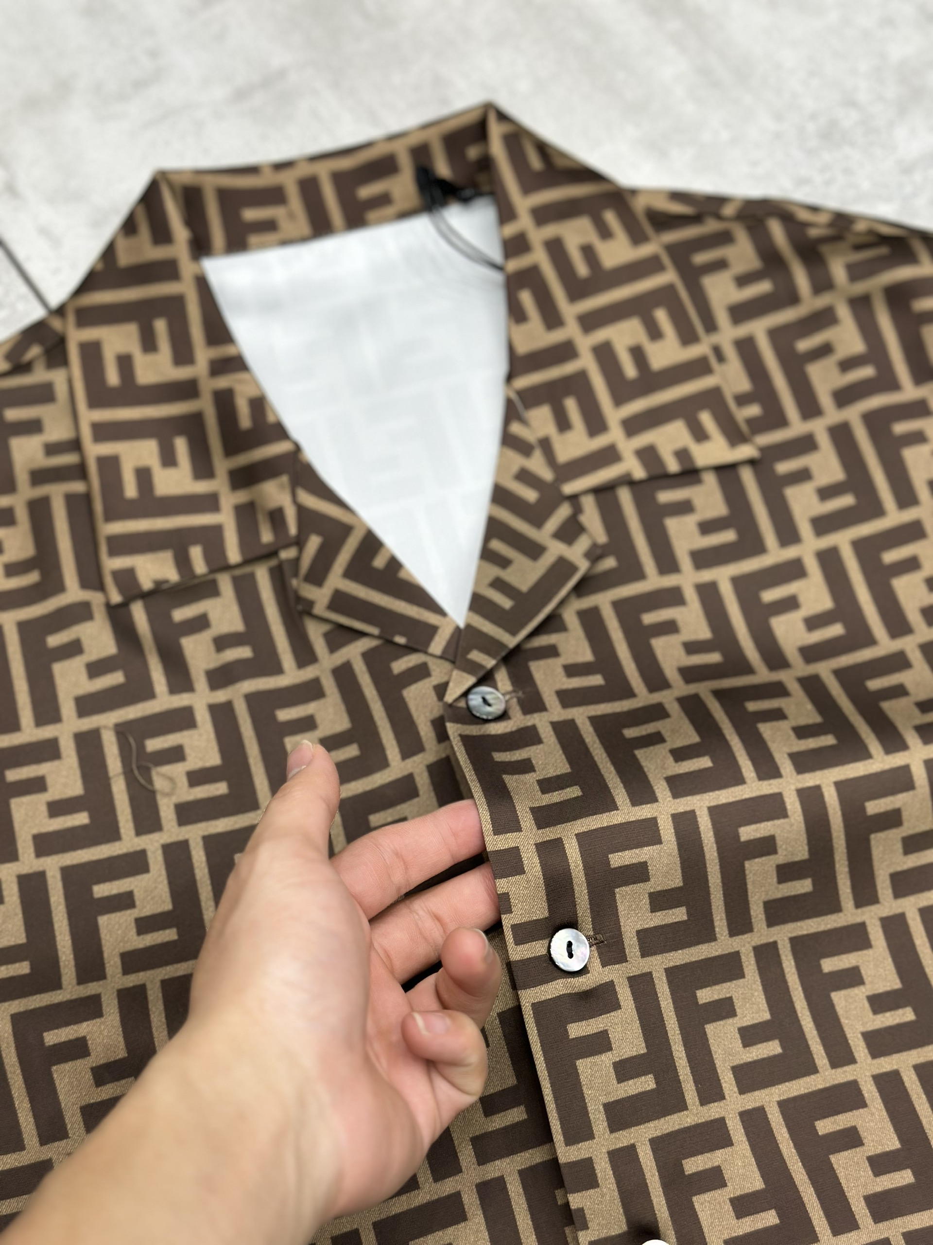 Set bộ lụa hè Fendi FD logo full Like Auth M-XL VTN\NÂU
