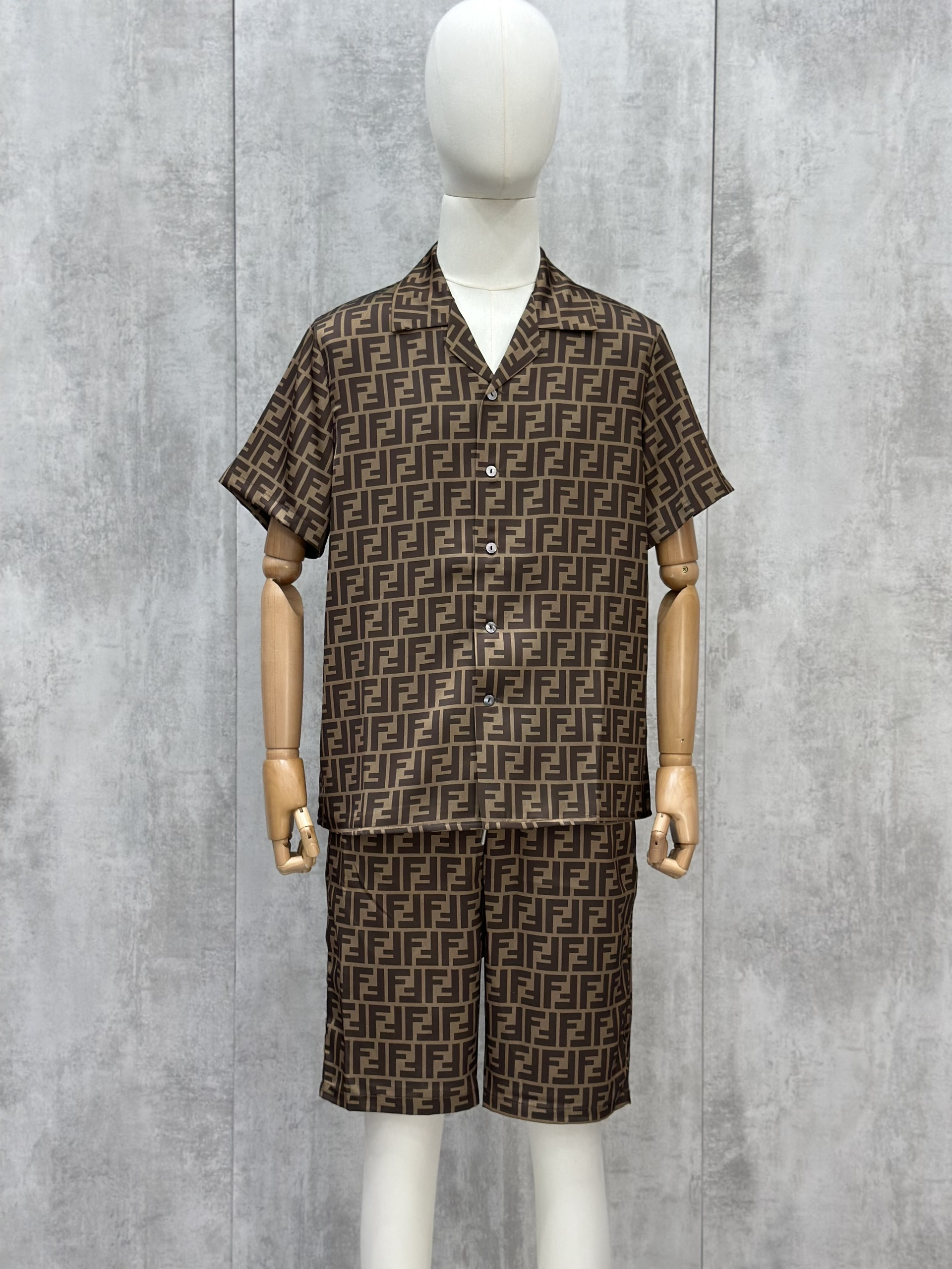Set bộ lụa hè Fendi FD logo full Like Auth M-XL VTN\NÂU