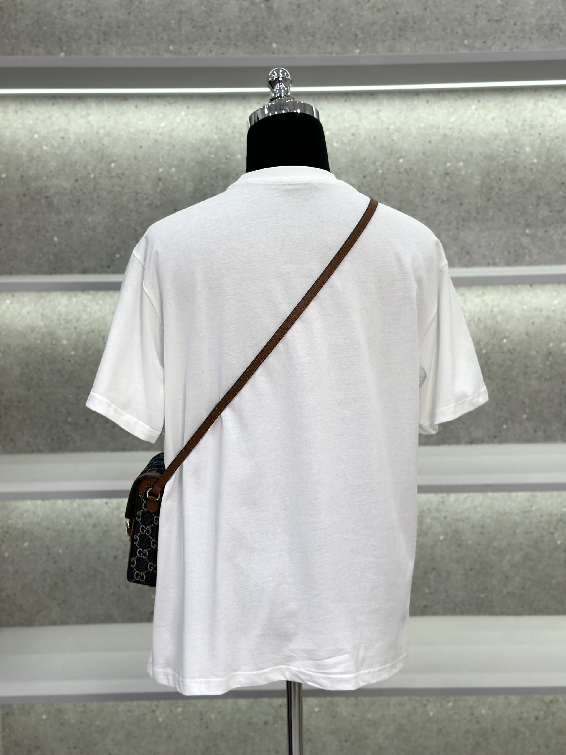 Áo phông T-shirt Prada P trơn phối wash tag logo ngực Like Auth on web DDT VTN