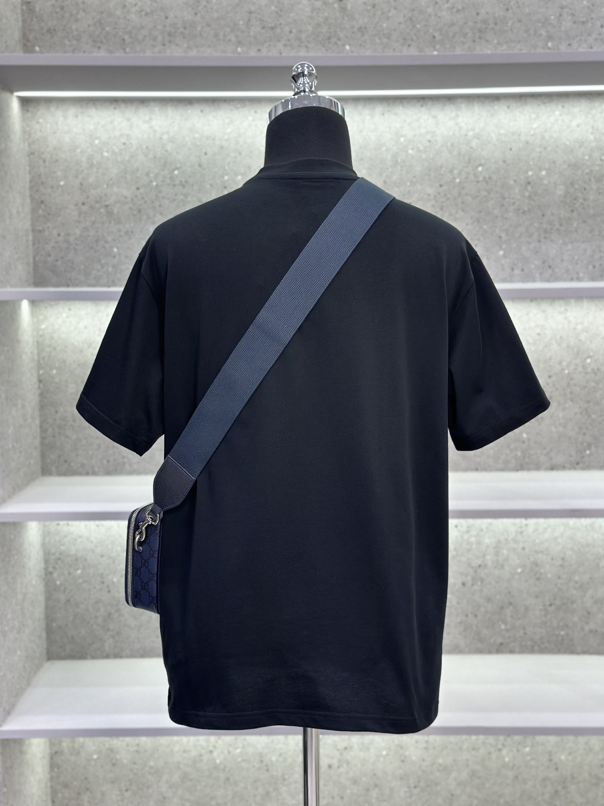 Áo phông T-shirt Prada P trơn phối wash tag logo ngực Like Auth on web DDT VTN