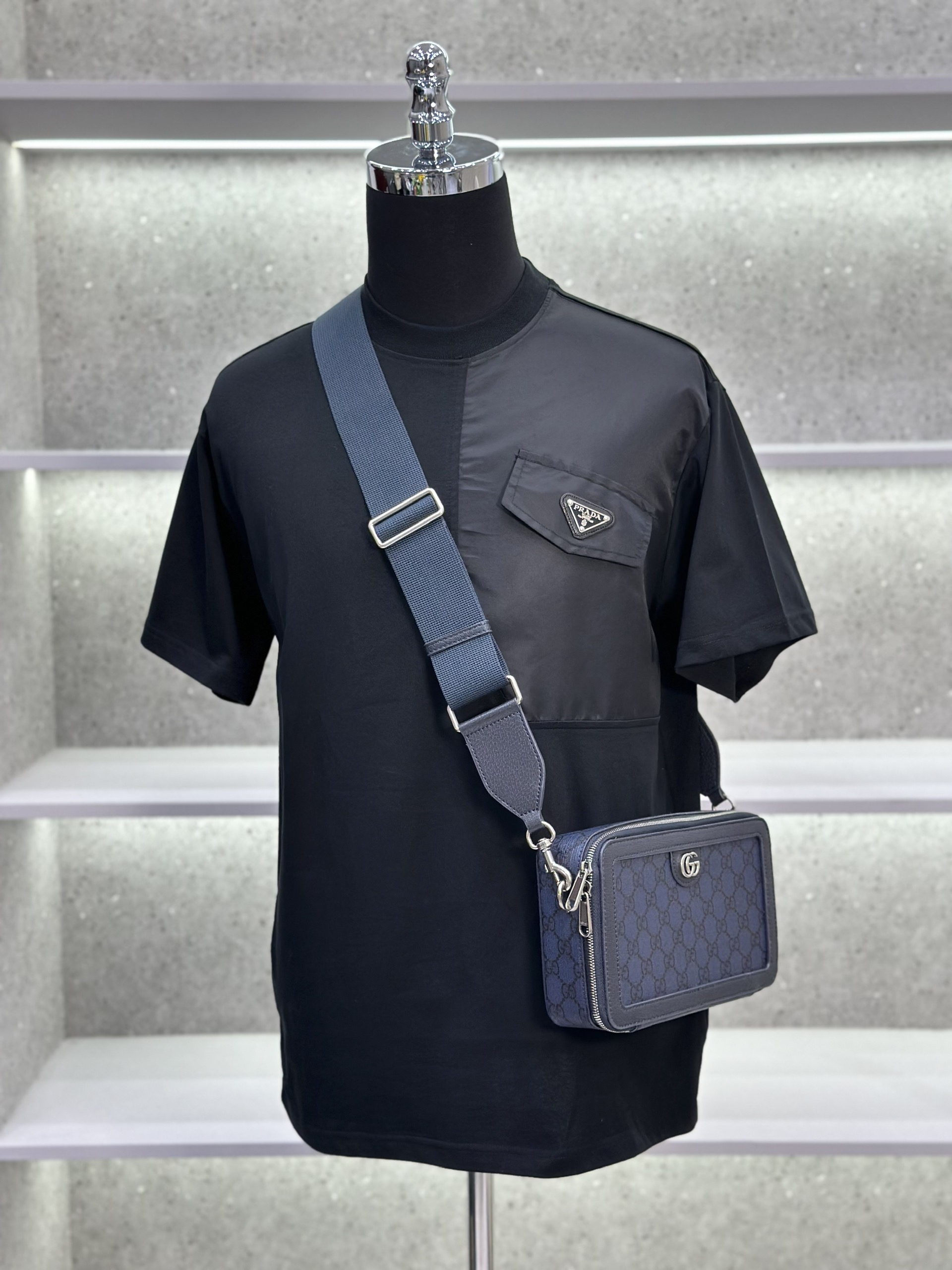 Áo phông T-shirt Prada P trơn phối wash tag logo ngực Like Auth on web DDT VTN
