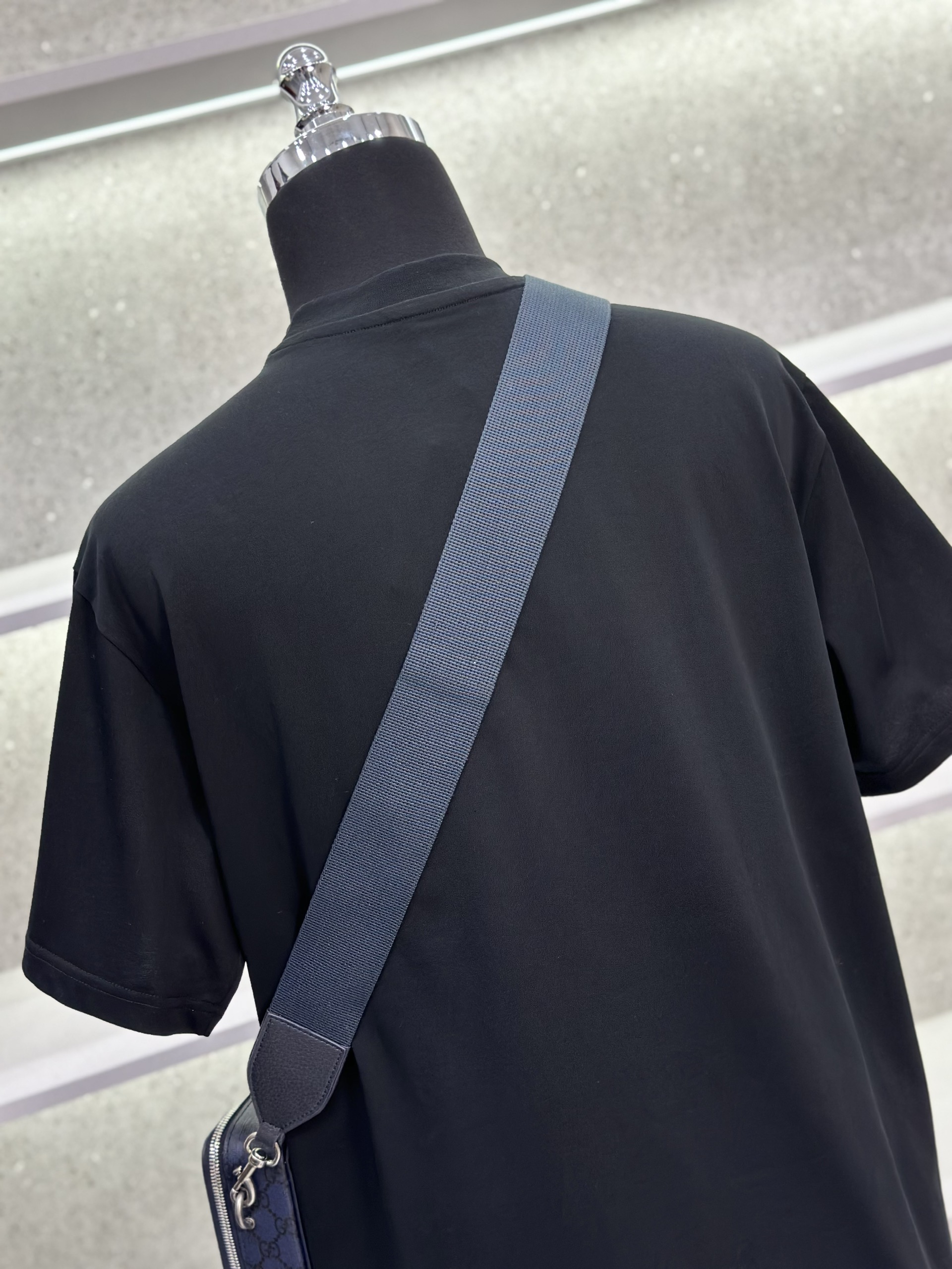 Áo phông T-shirt Prada P trơn phối wash tag logo ngực Like Auth on web DDT VTN