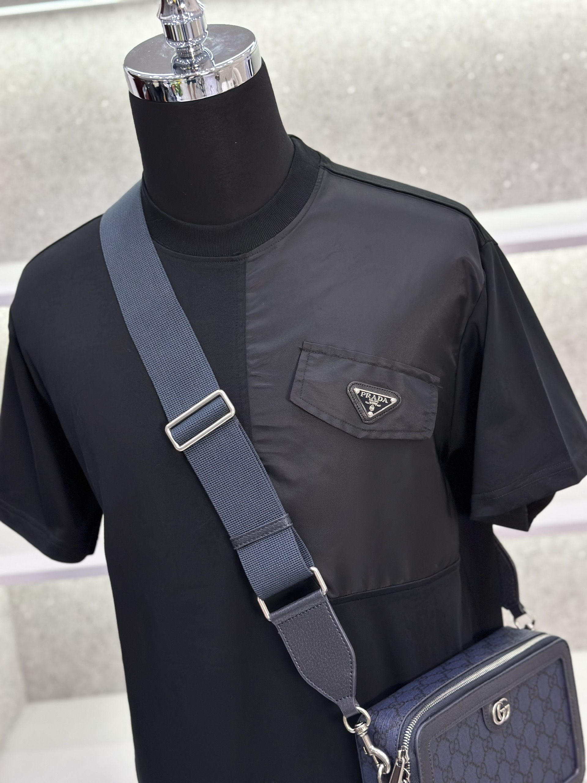 Áo phông T-shirt Prada P trơn phối wash tag logo ngực Like Auth on web DDT VTN