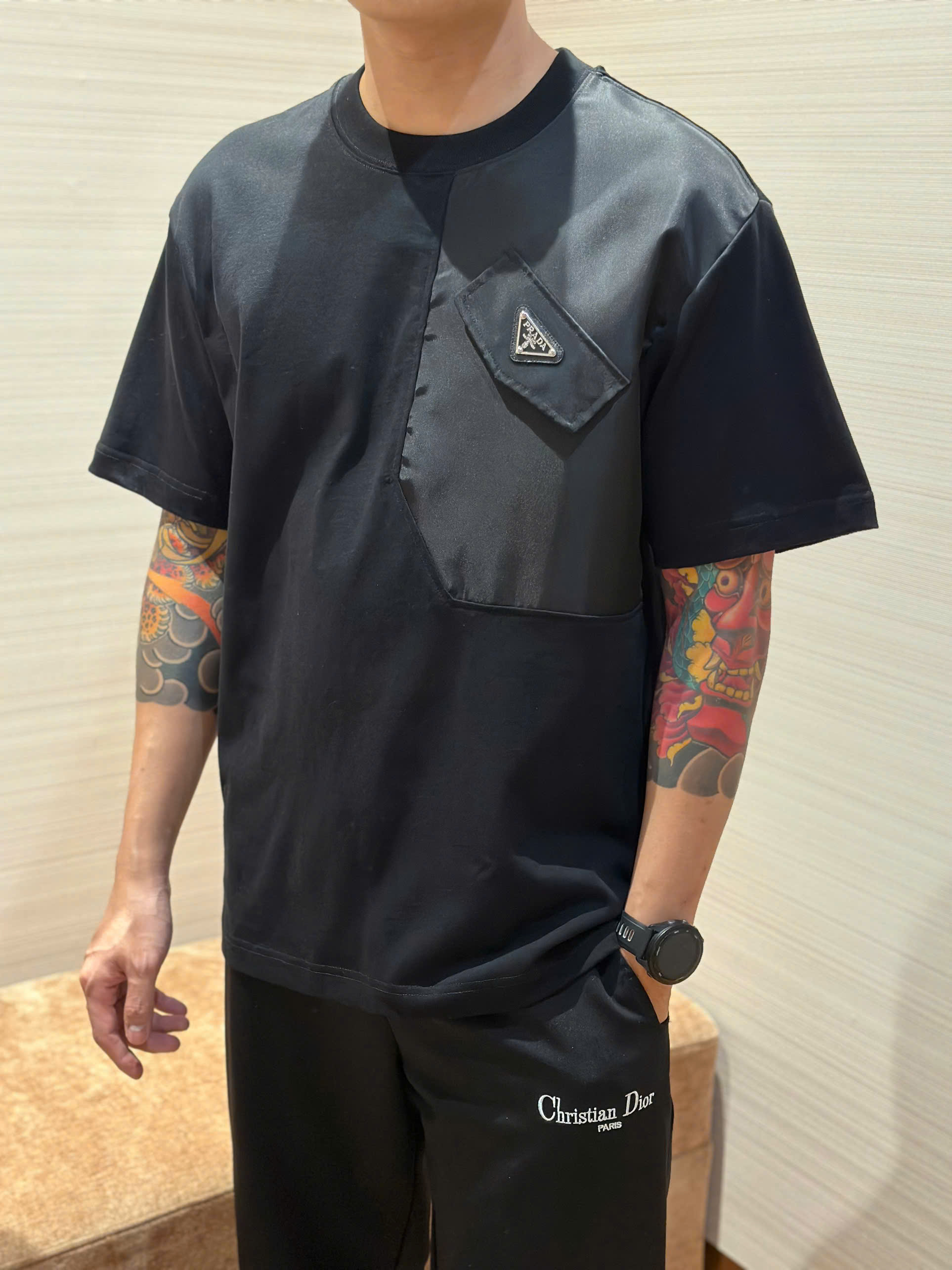 Áo phông T-shirt Prada P trơn phối wash tag logo ngực Like Auth on web DDT VTN