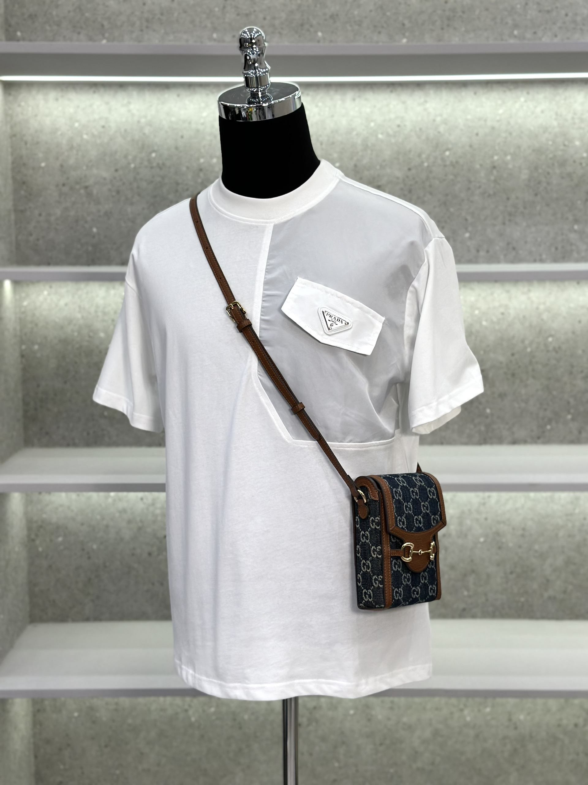 Áo phông T-shirt Prada P trơn phối wash tag logo ngực Like Auth on web DDT VTN