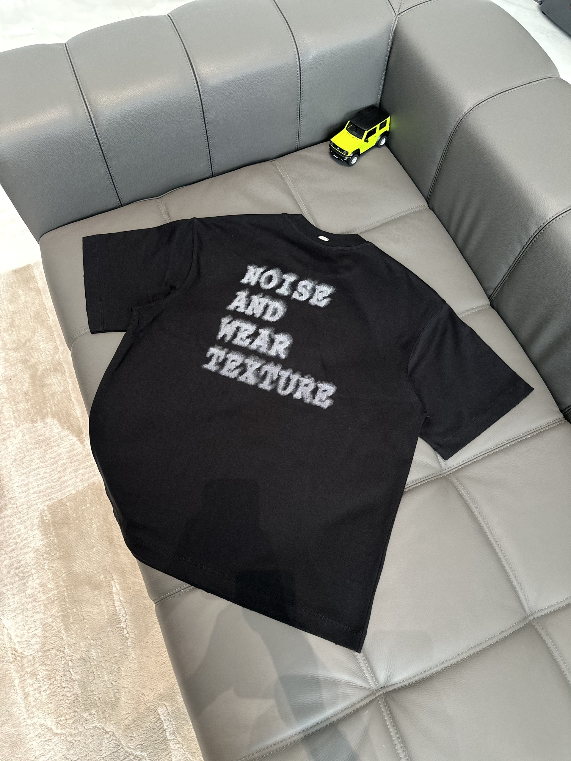 Áo phông T shirt Caras Noise form to Like Auth M-L VTN\Đen
