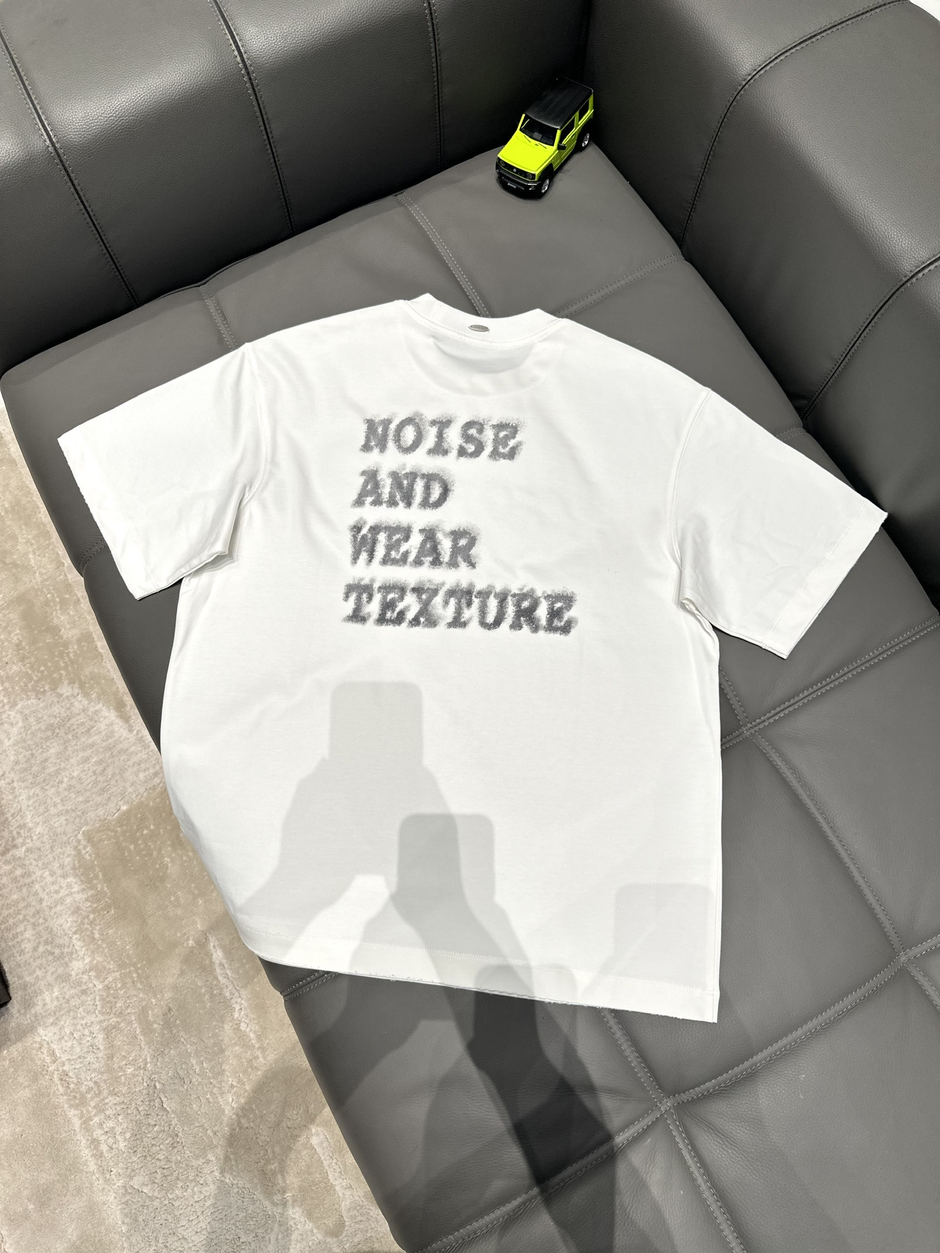 Áo phông T shirt Caras Noise form to Like Auth M-L VTN\trắng
